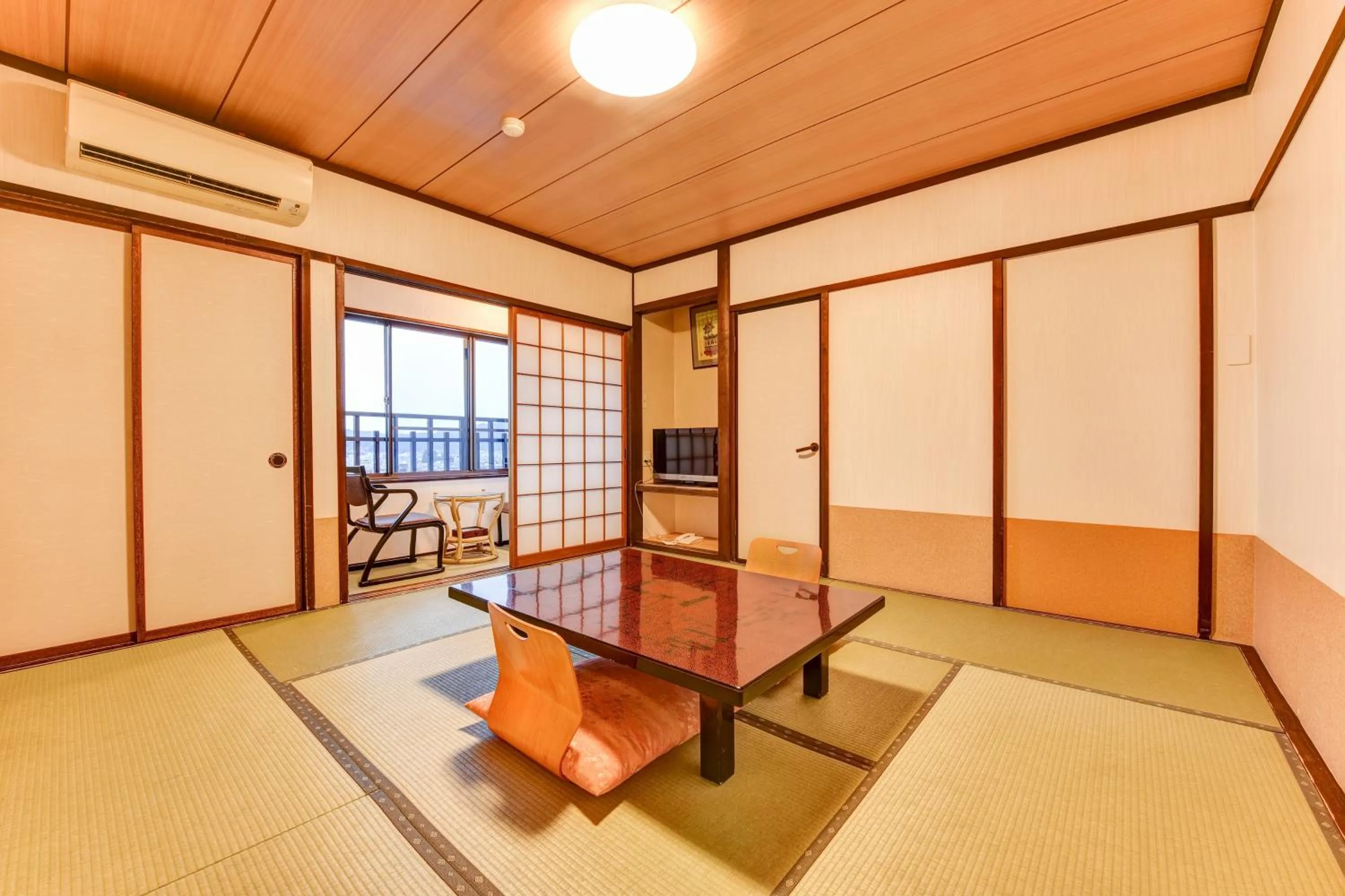 Photo of the whole room in Hidatakayama Futarishizuka Hakuun