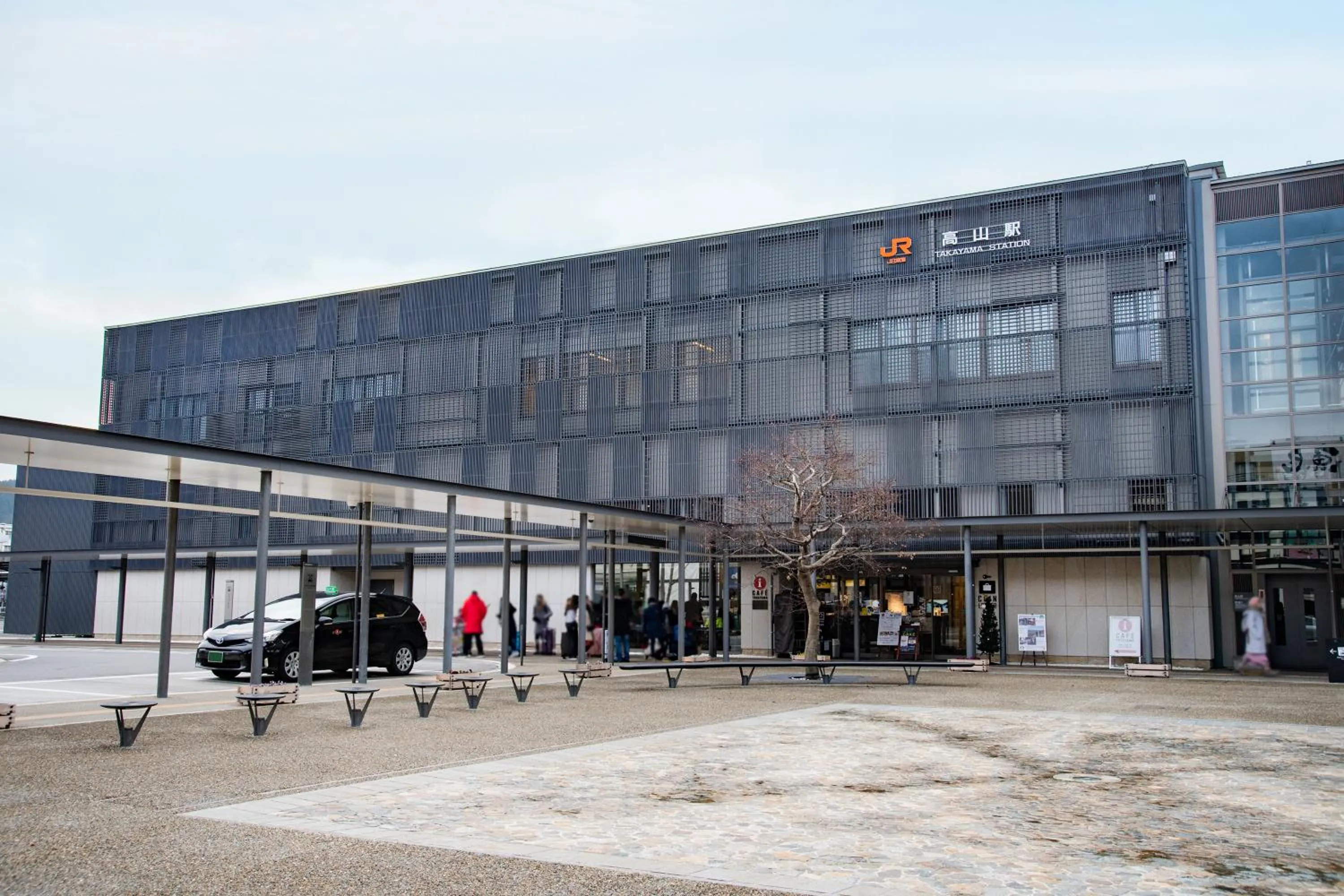 Area and facilities in Hidatakayama Futarishizuka Hakuun