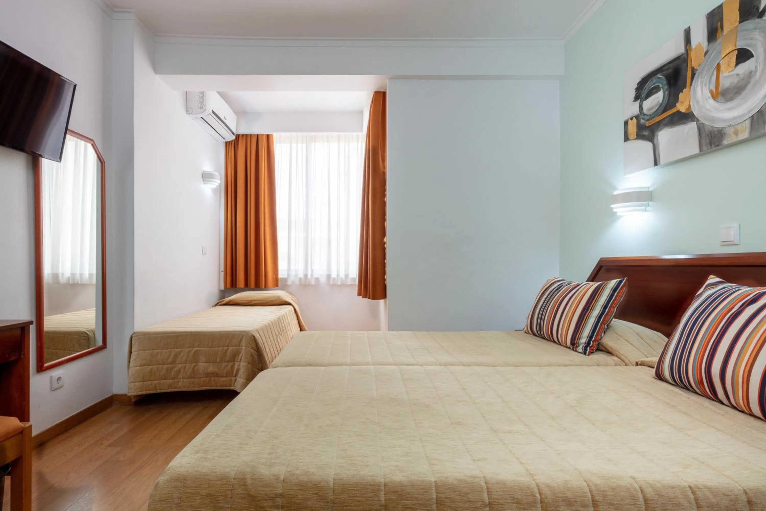 Property building, Bed in Hotel Anjos
