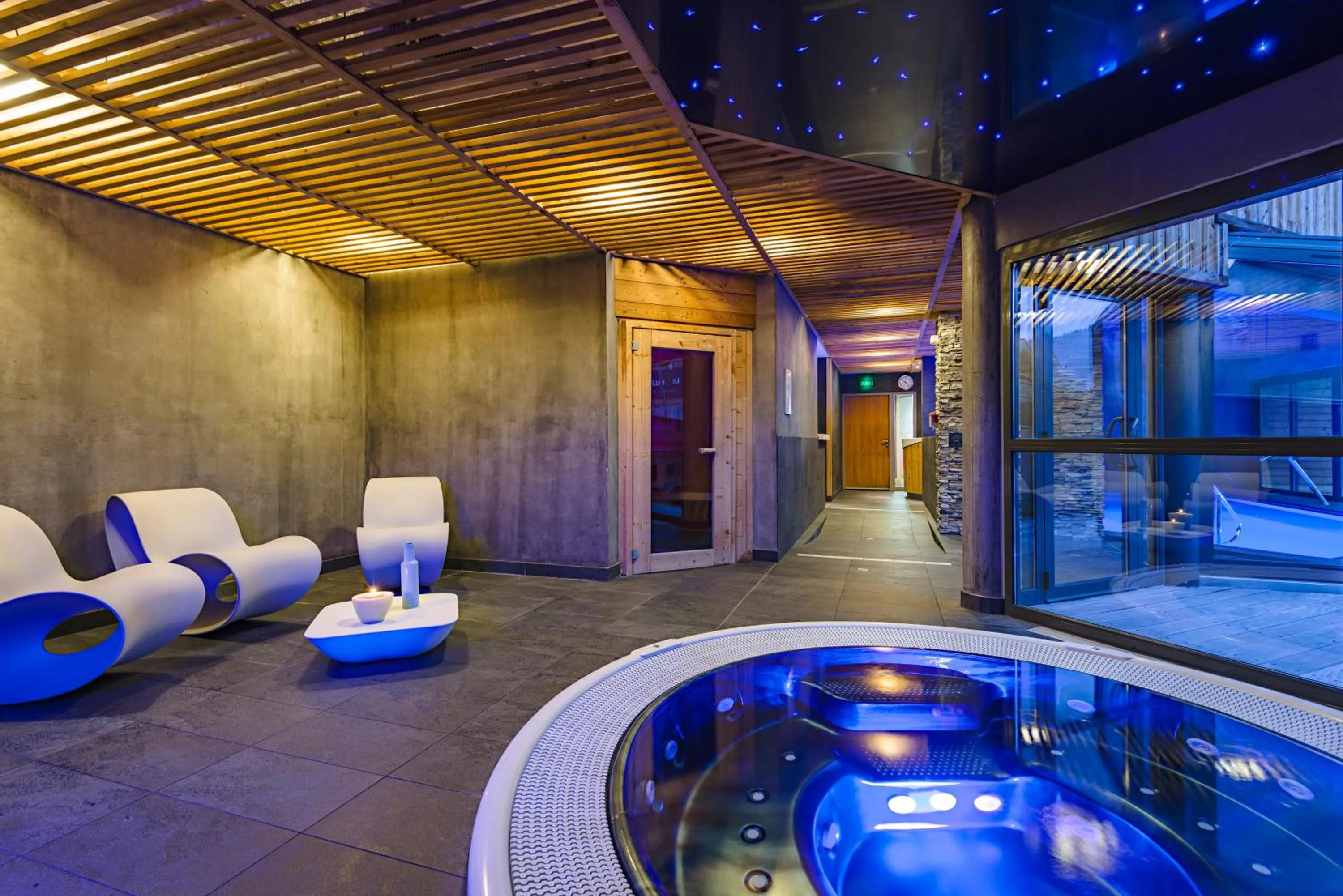 Hot Tub in Anova Hotel & Spa