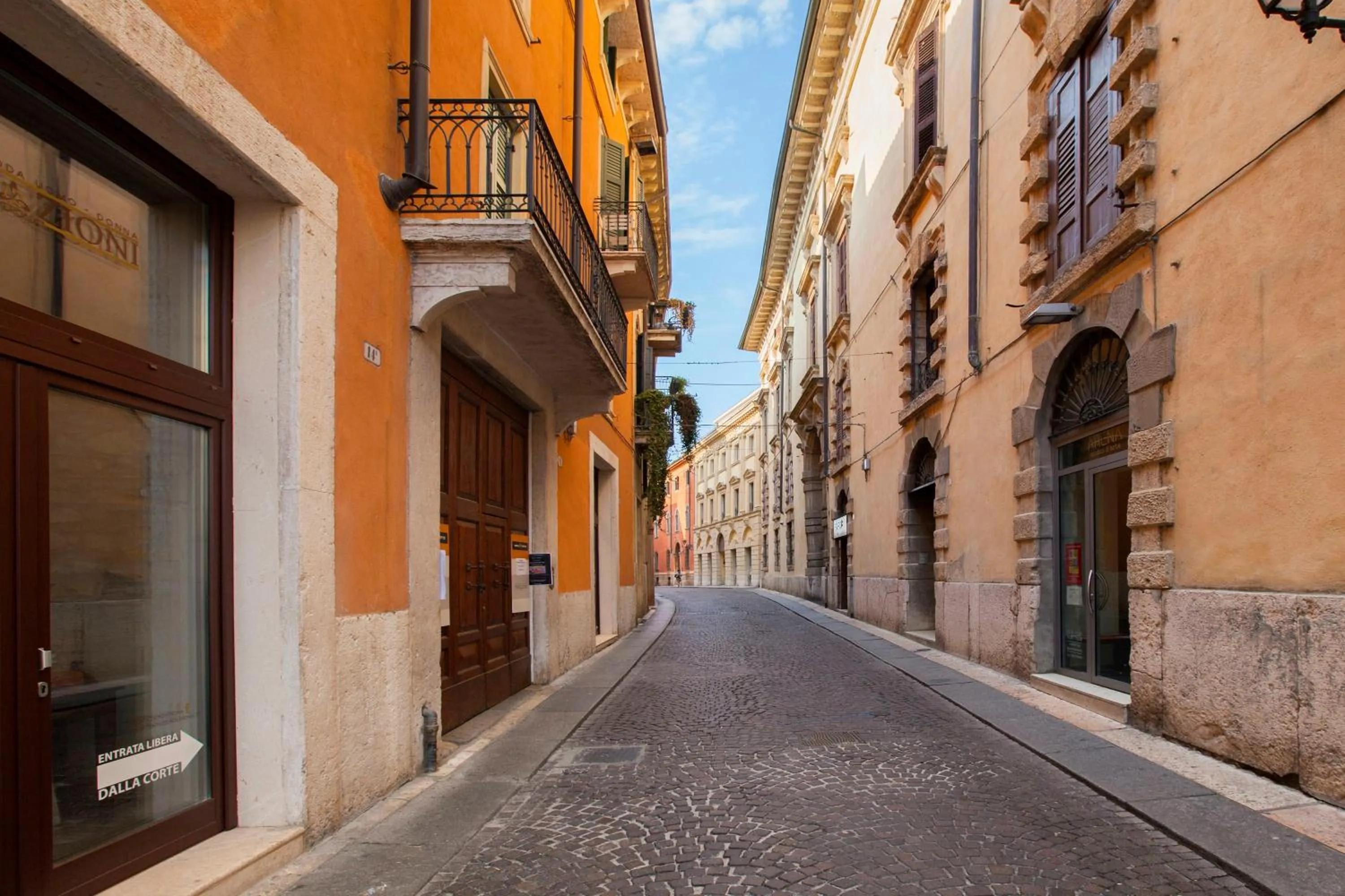 Nearby landmark in Oriana Homèl Verona