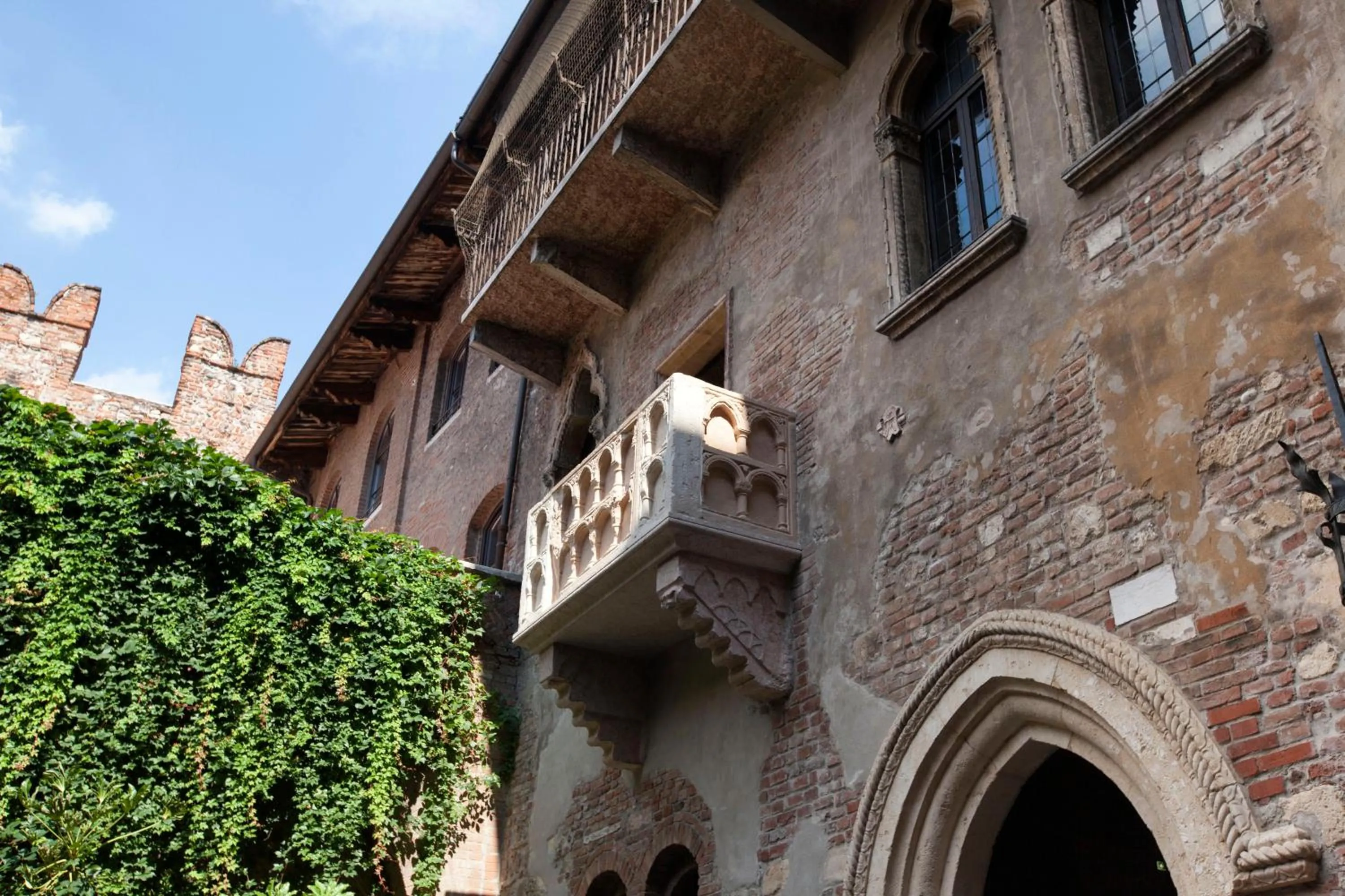 Nearby landmark in Oriana Homèl Verona