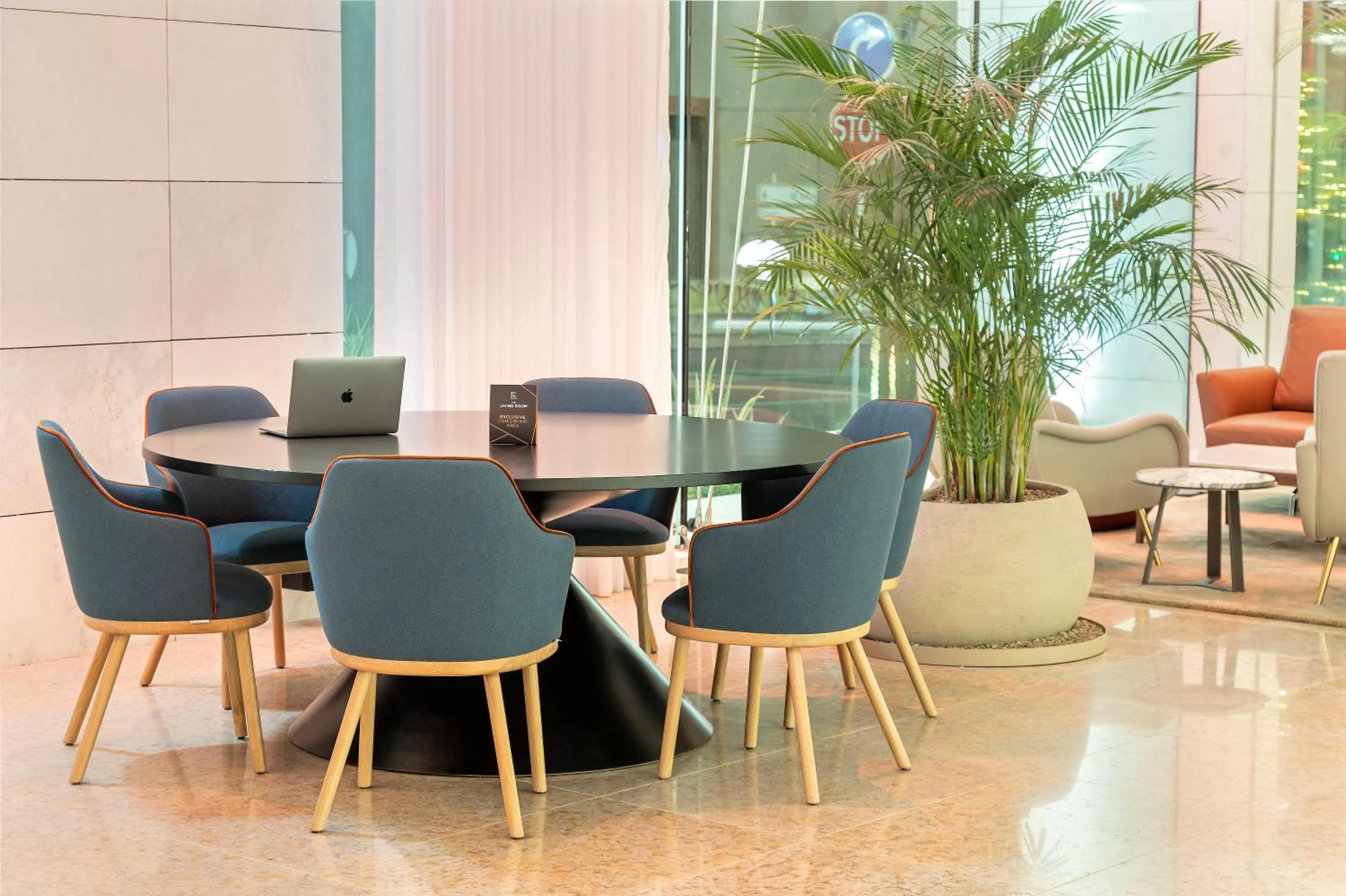 Lounge or bar in EVOLUTION Cascais-Estoril Hotel