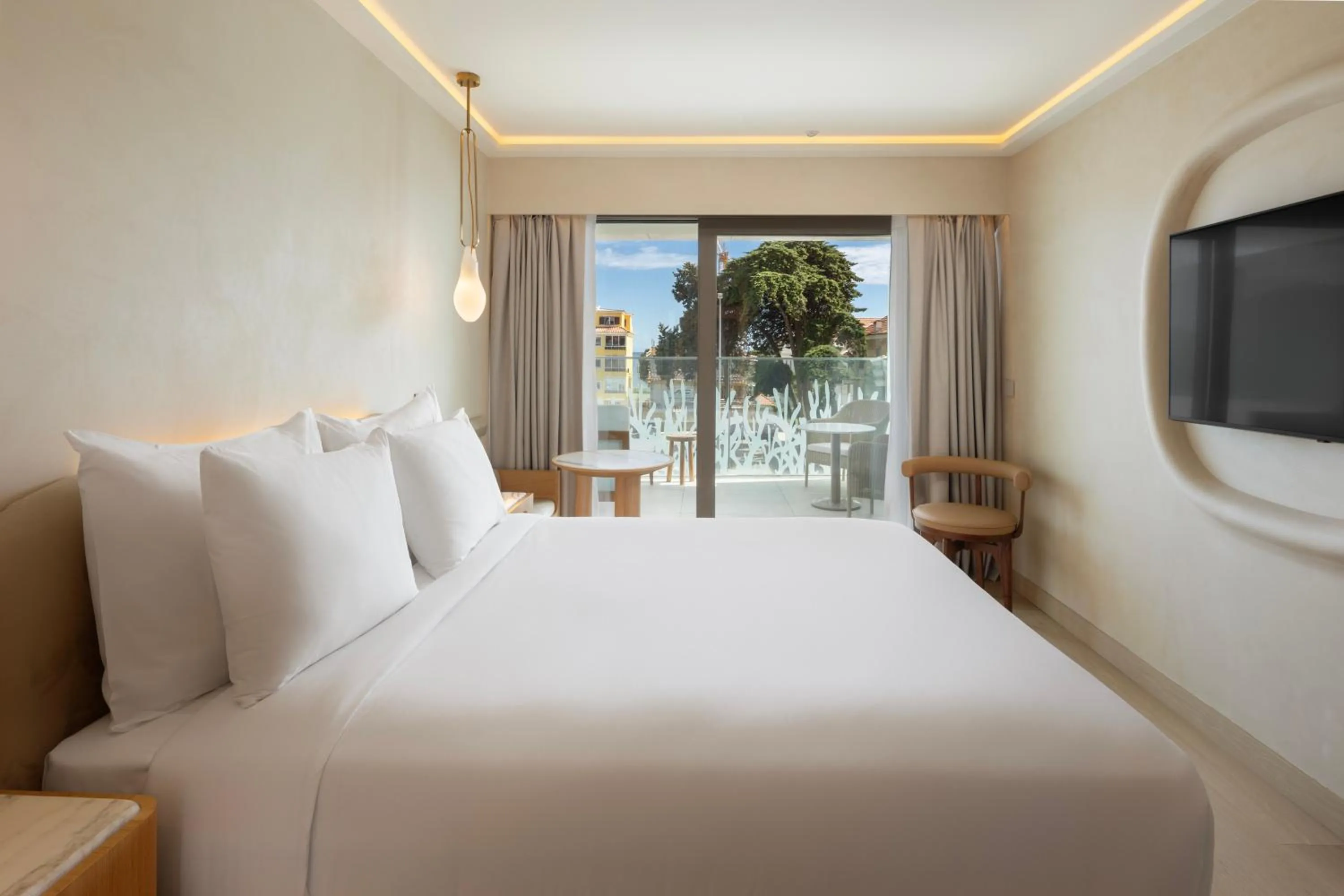 Bedroom, Bed in EVOLUTION Cascais-Estoril Hotel