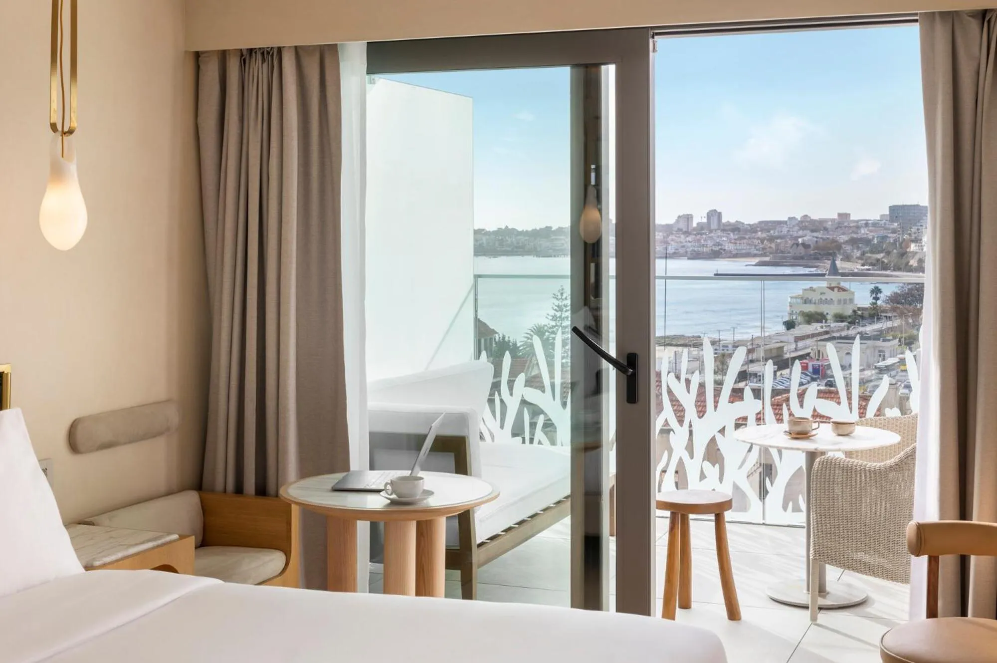 View (from property/room), Bed in EVOLUTION Cascais-Estoril Hotel