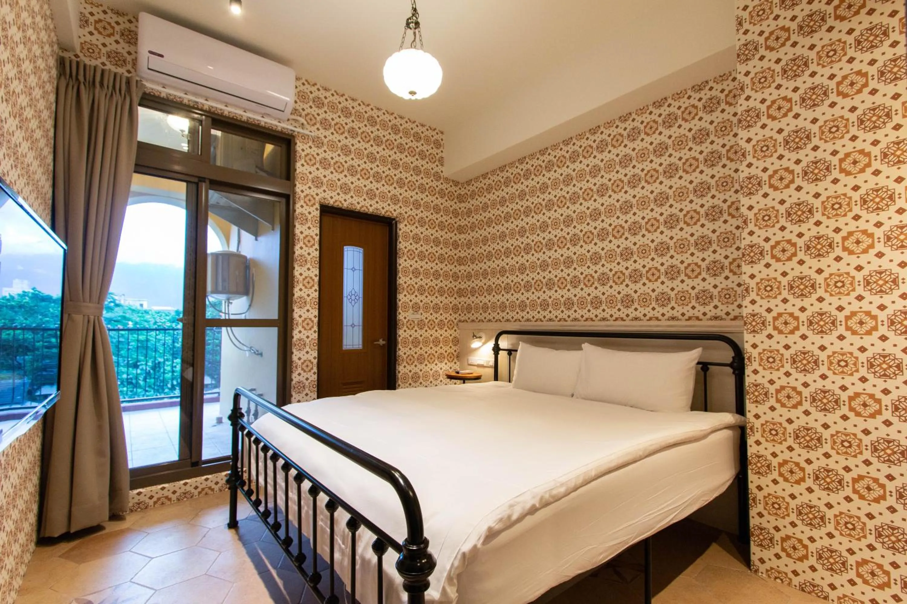 Photo of the whole room in Love Inn