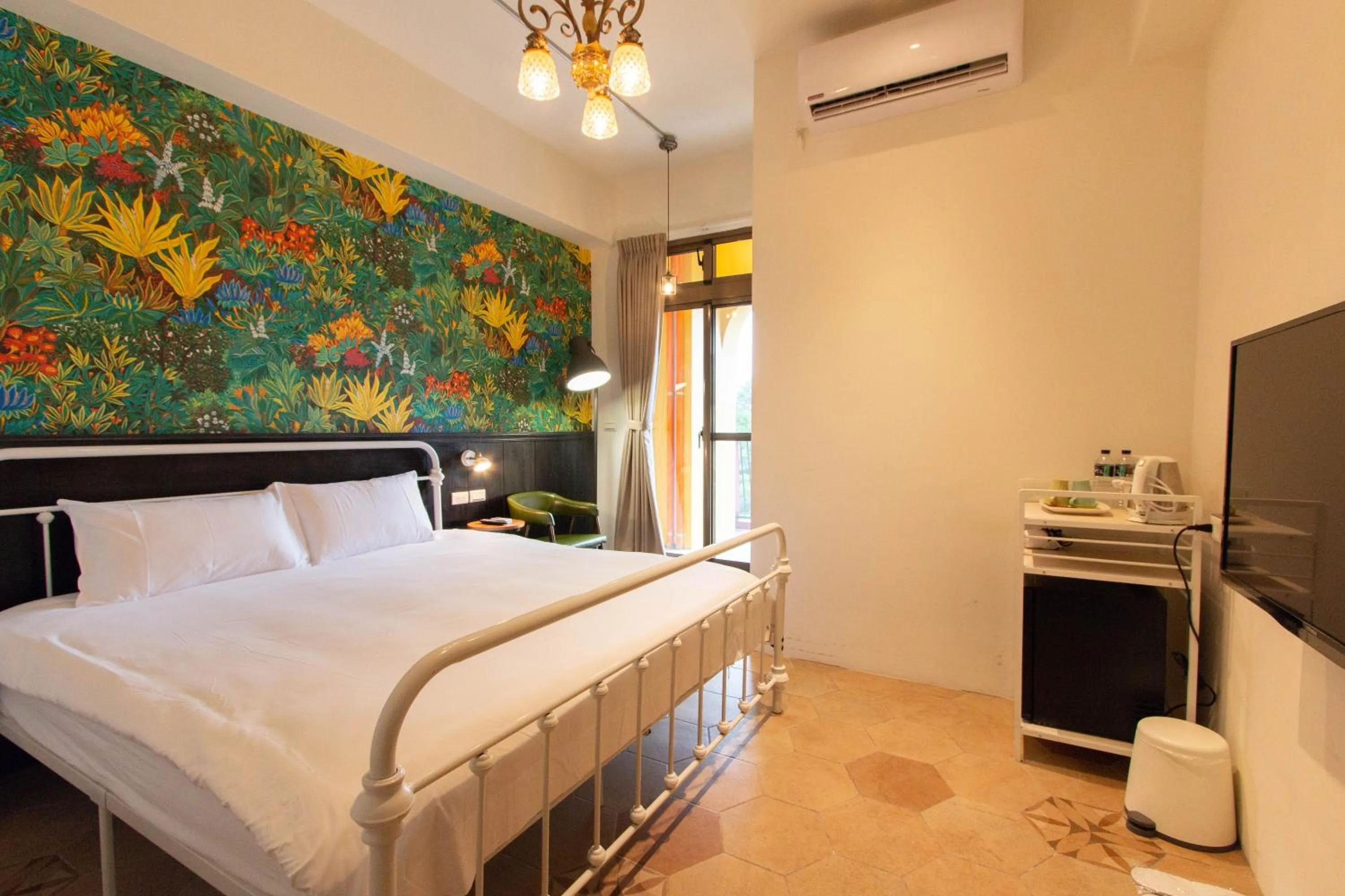 Photo of the whole room in Love Inn