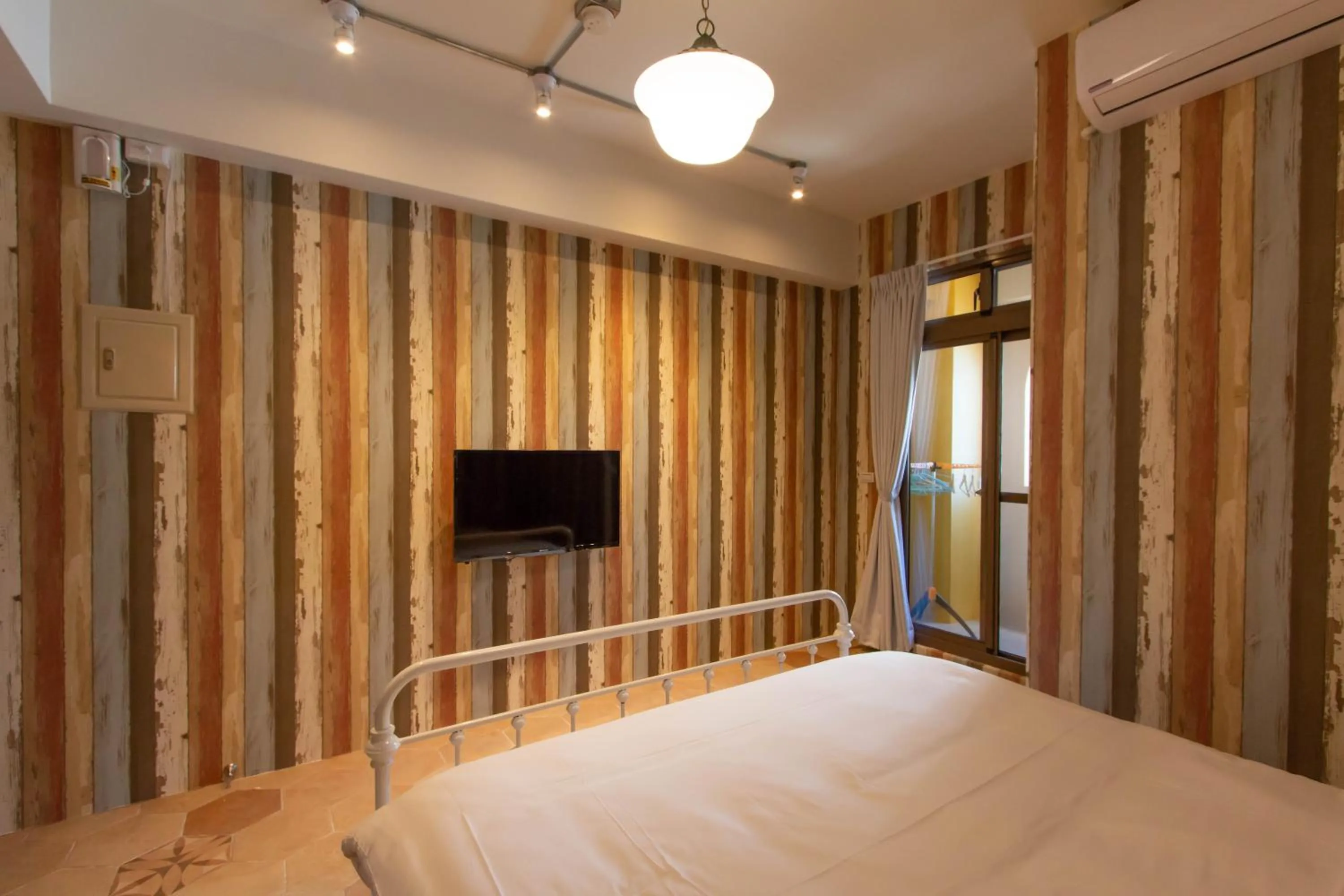 Photo of the whole room in Love Inn