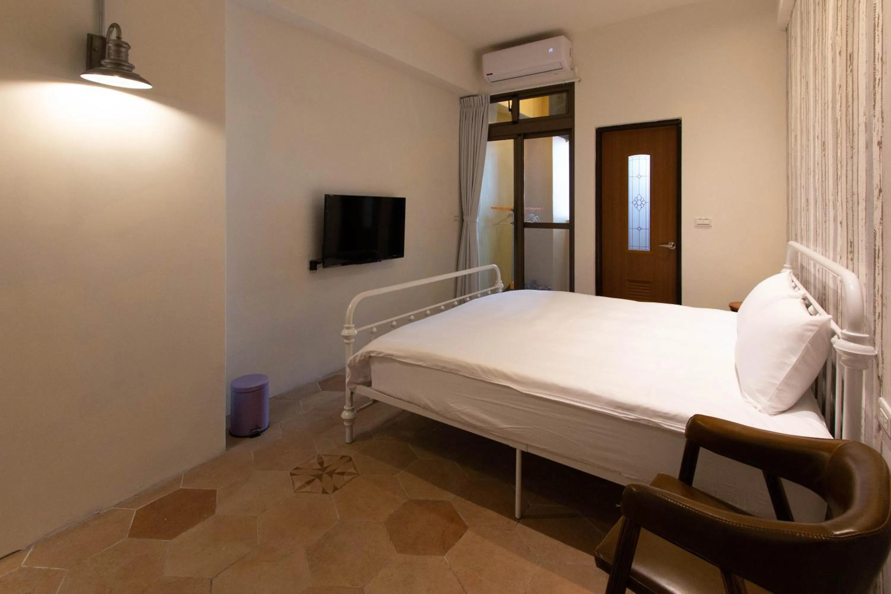 Photo of the whole room in Love Inn