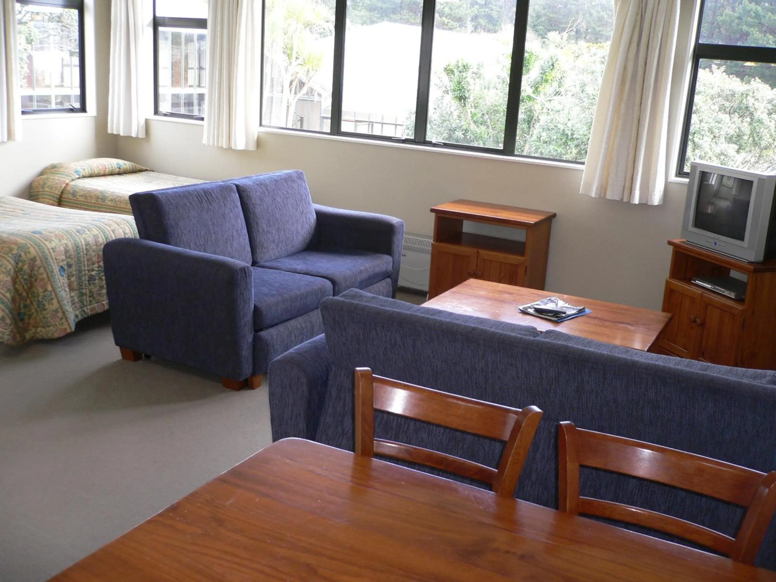 Bed in Aotea Lodge Porirua
