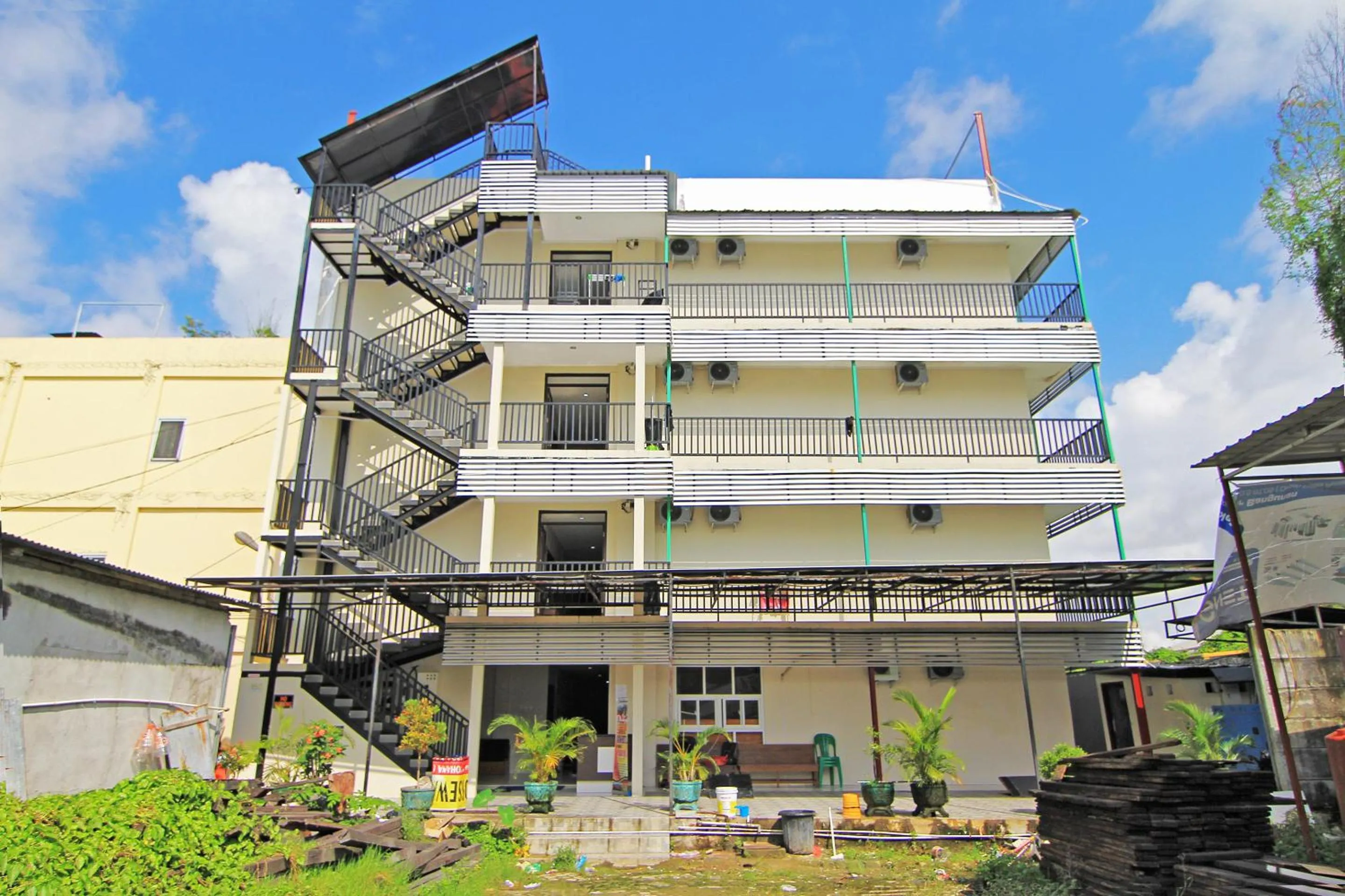 Property building in RedDoorz Plus at Pelita Guest House Balikpapan