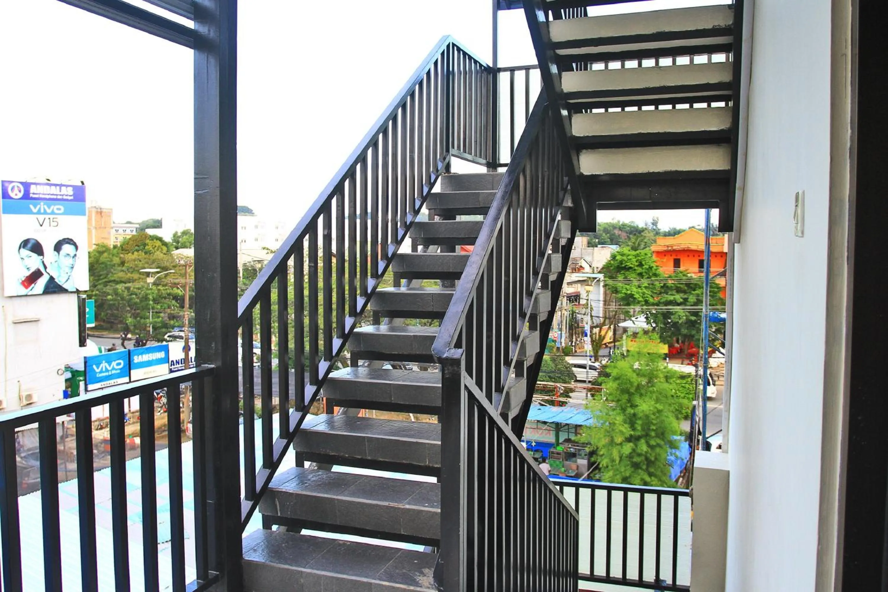 Facade/entrance in RedDoorz Plus at Pelita Guest House Balikpapan