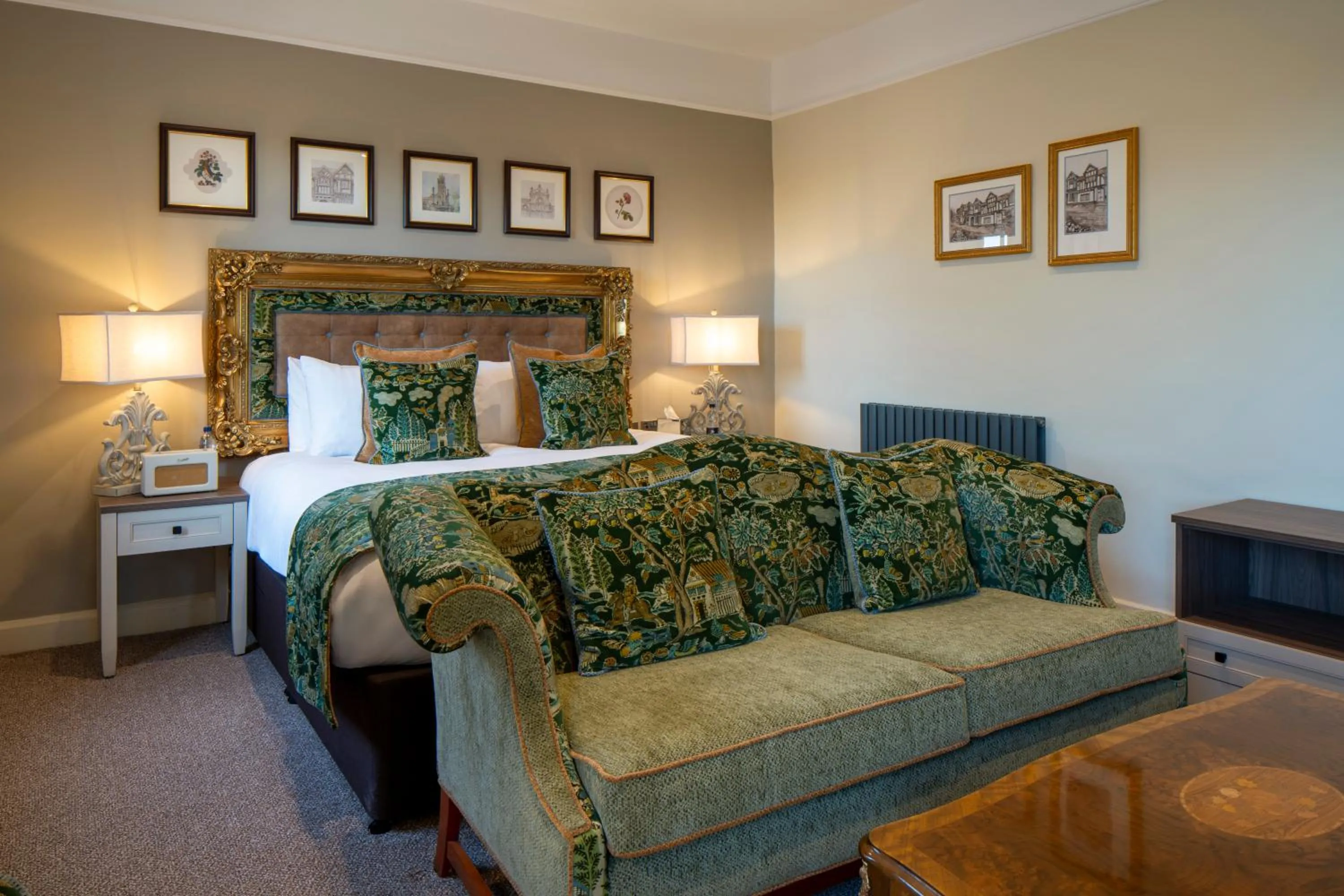 Bedroom, Bed in The Warwick Arms Hotel - The Coaching Inn Group