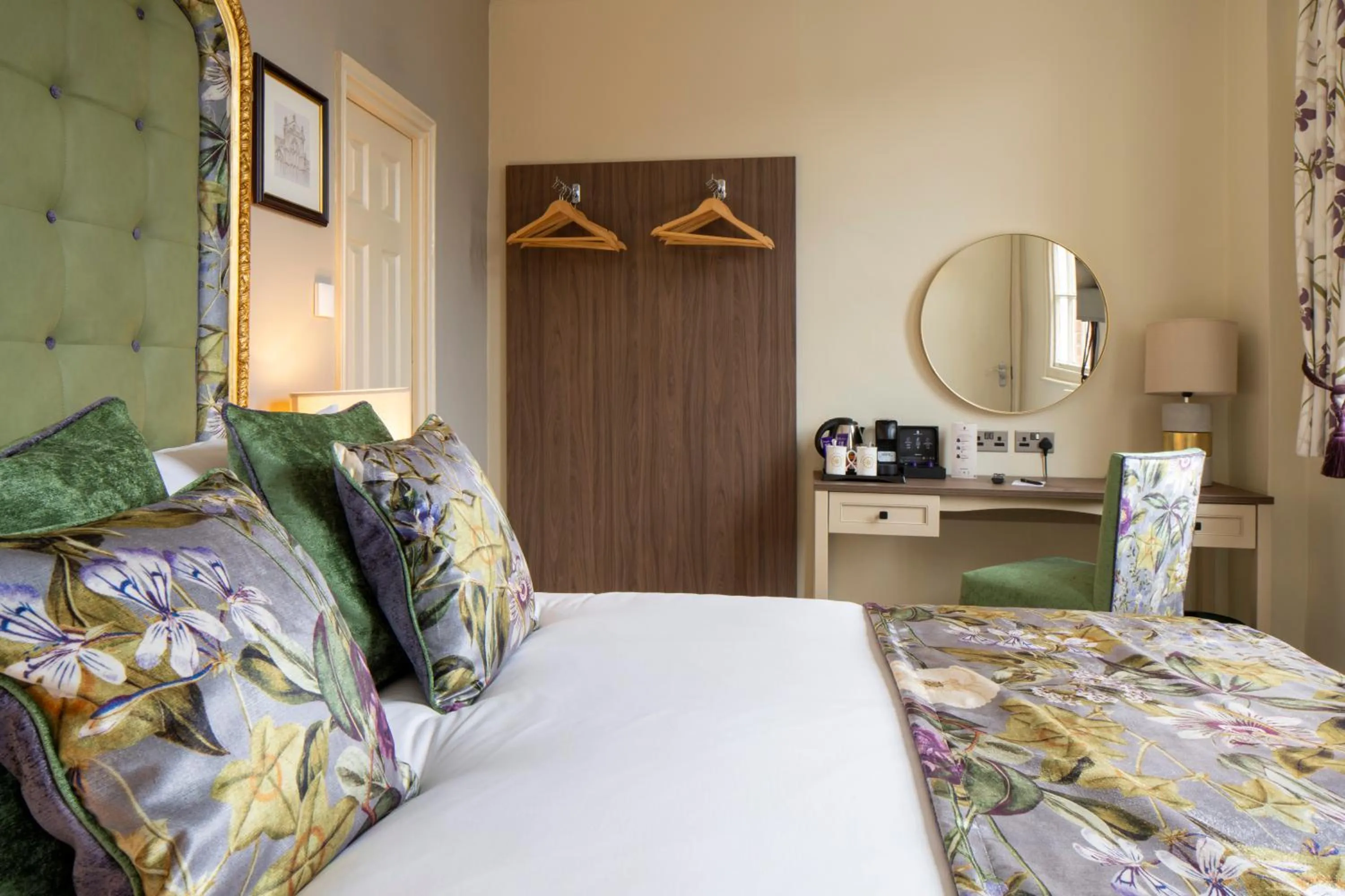 Bedroom, Bed in The Warwick Arms Hotel - The Coaching Inn Group