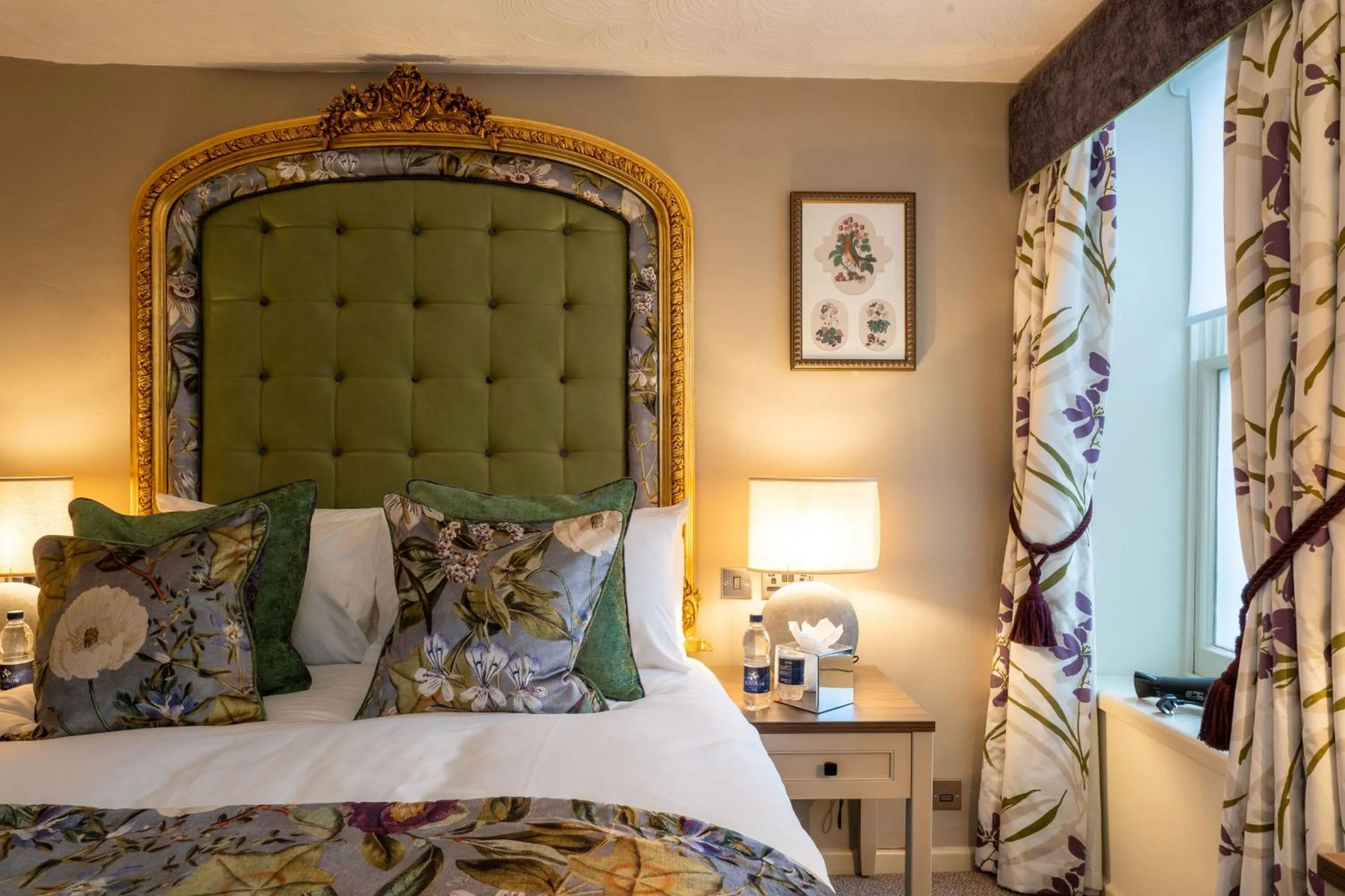 Bed in The Warwick Arms Hotel - The Coaching Inn Group