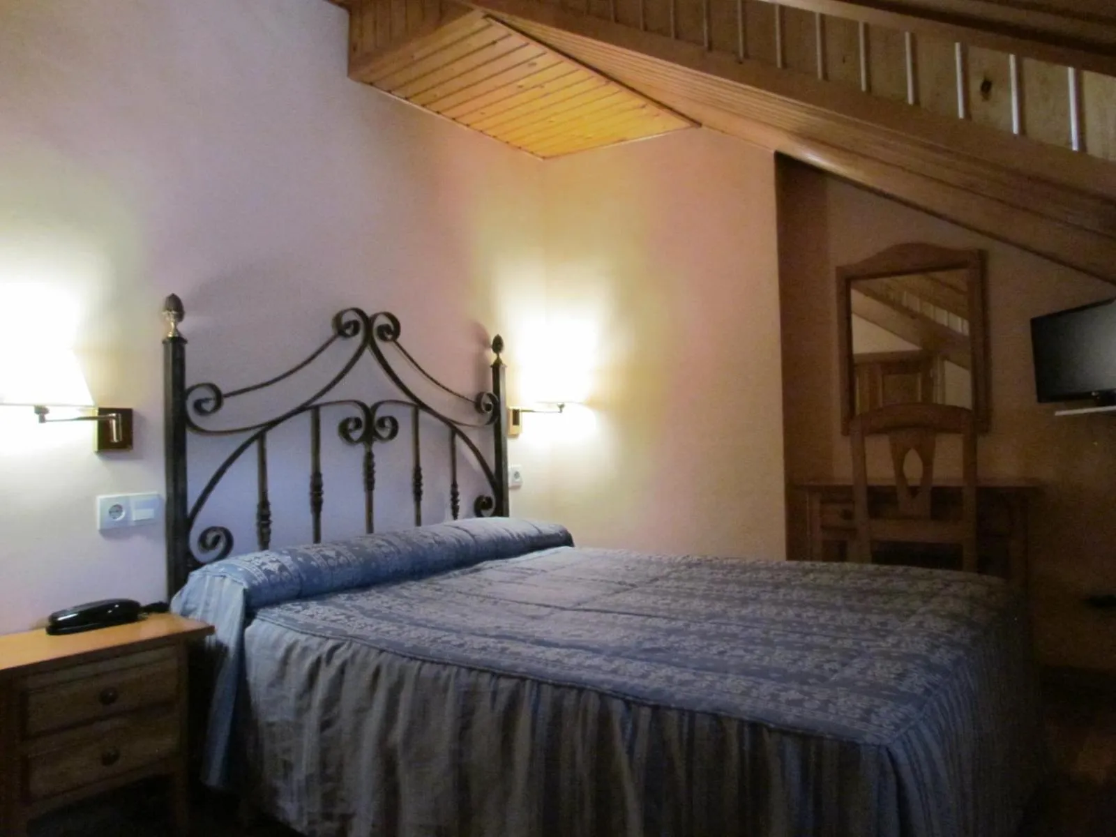 Bed in Hotel Las Nieves