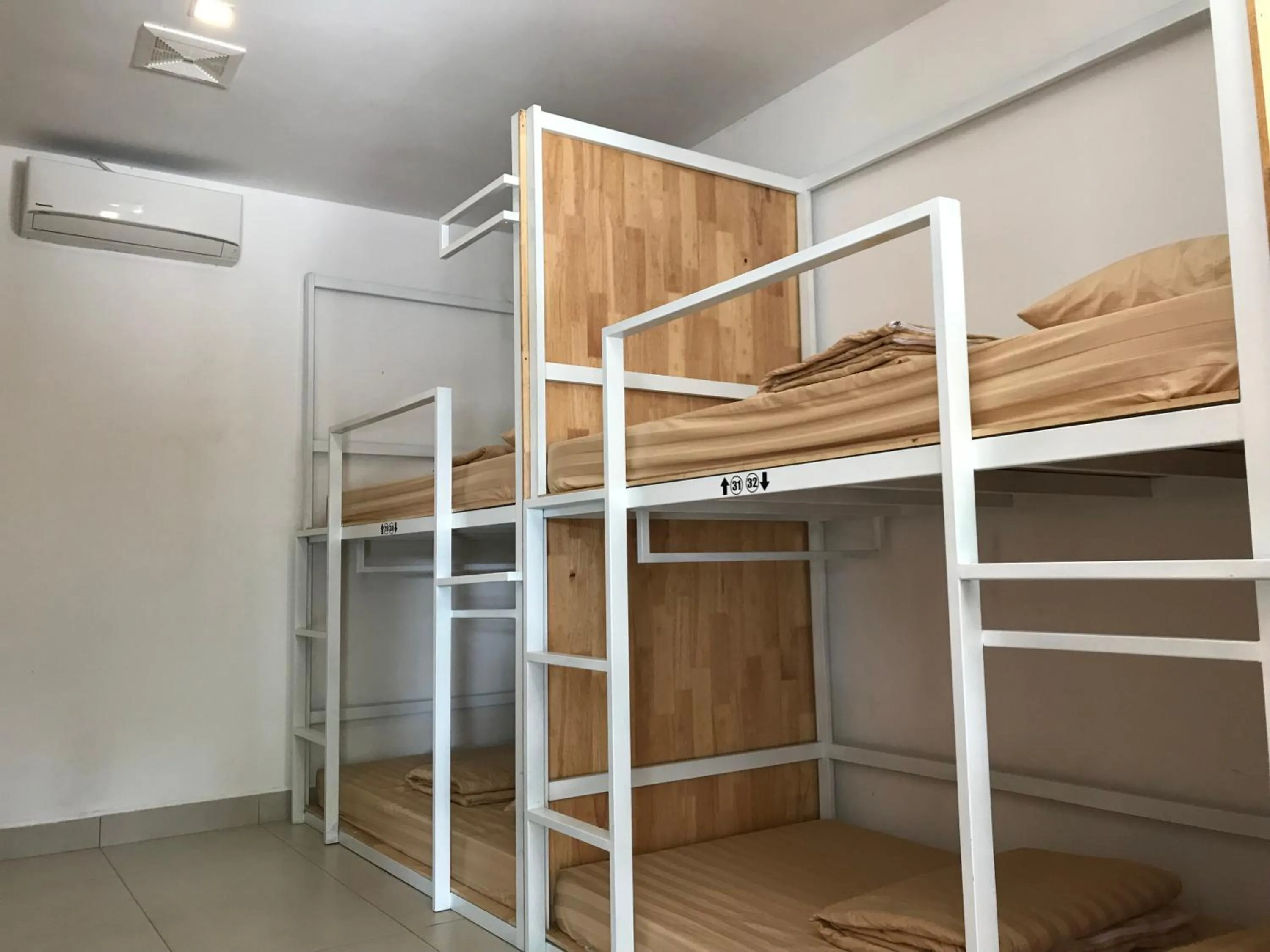 bunk bed, Bed in Onederz Koh Rong Sanloem