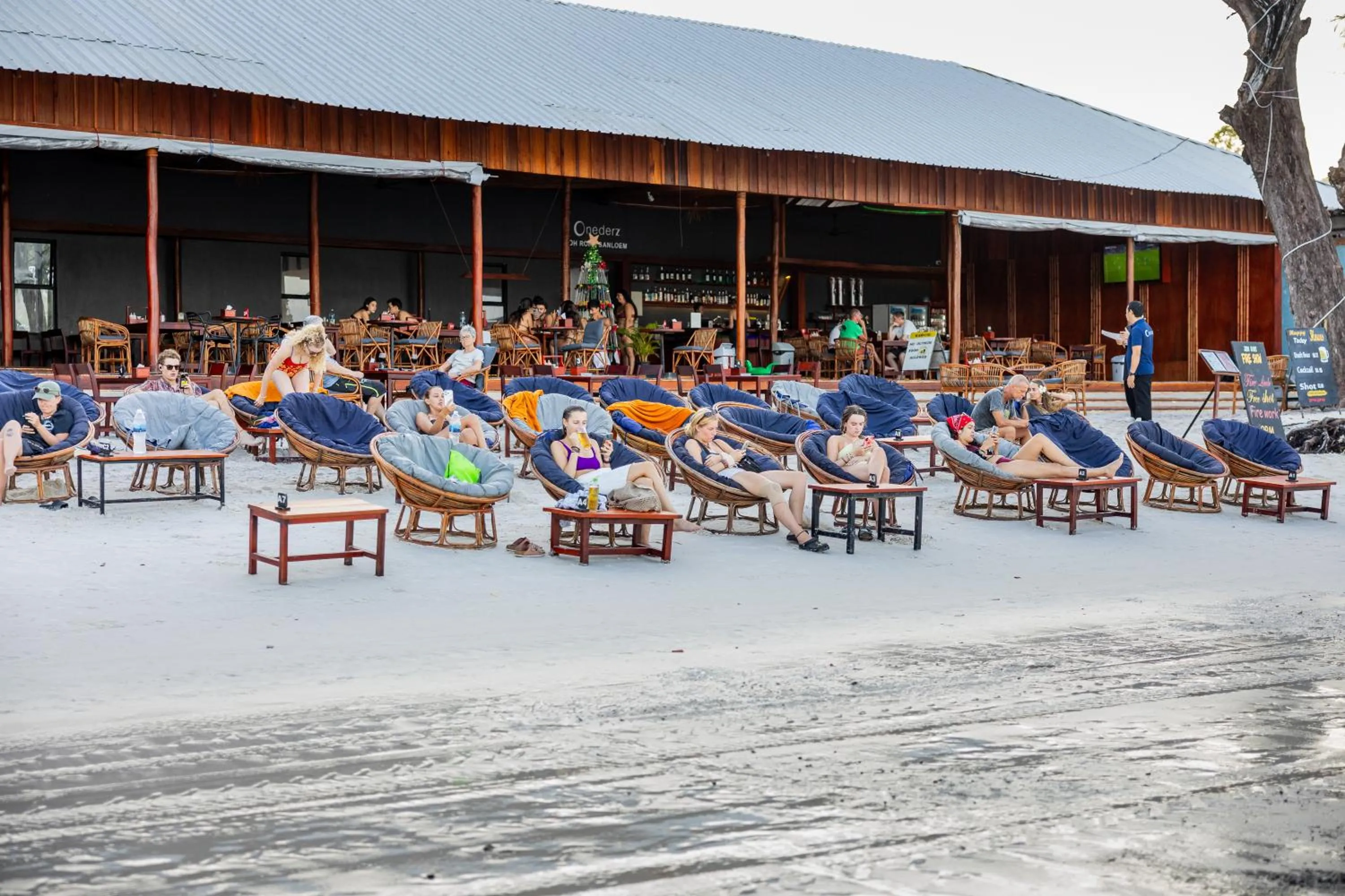 Beach in Onederz Koh Rong Sanloem