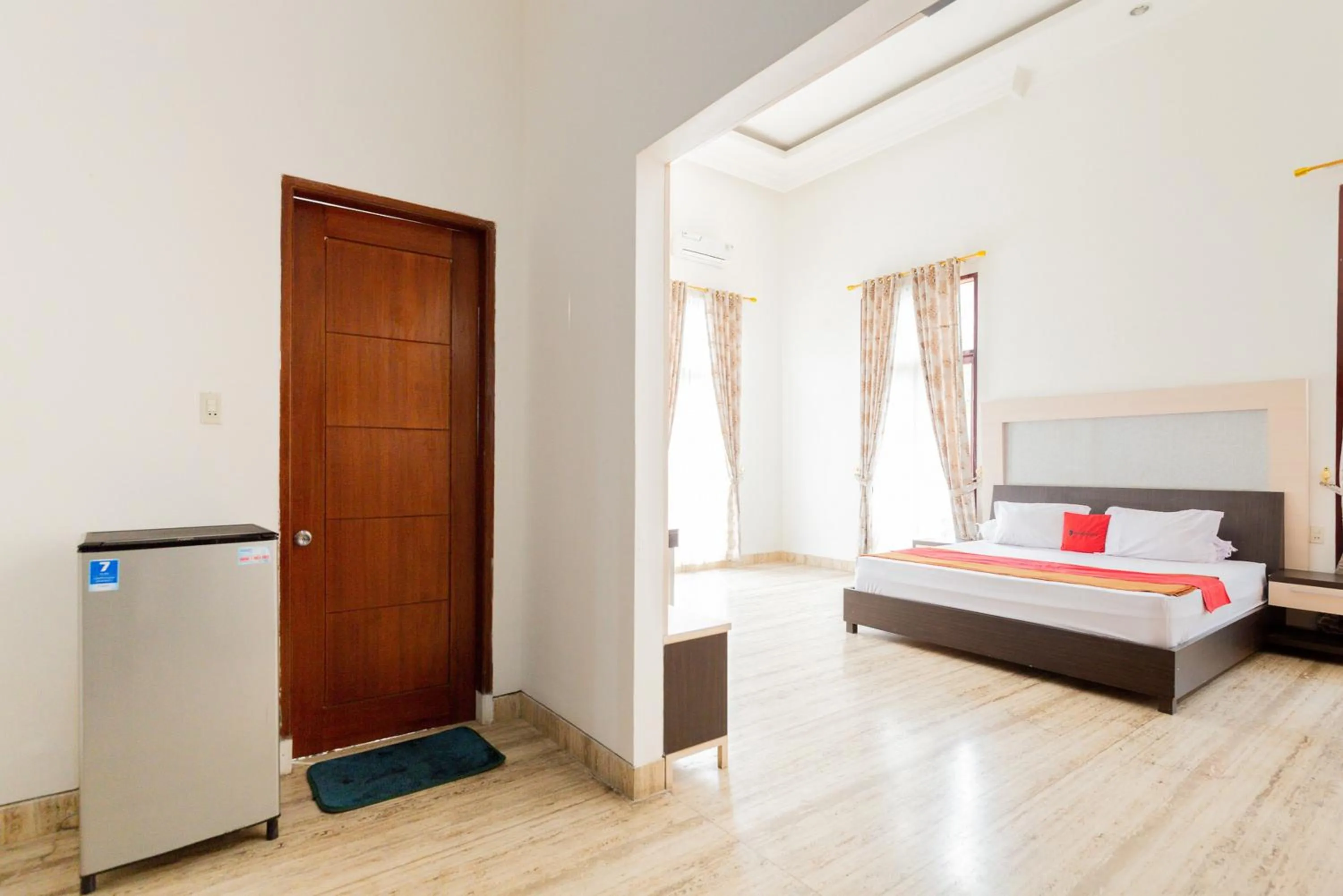 Bedroom, Bed in RedDoorz Premium near Stasiun Lenteng Agung