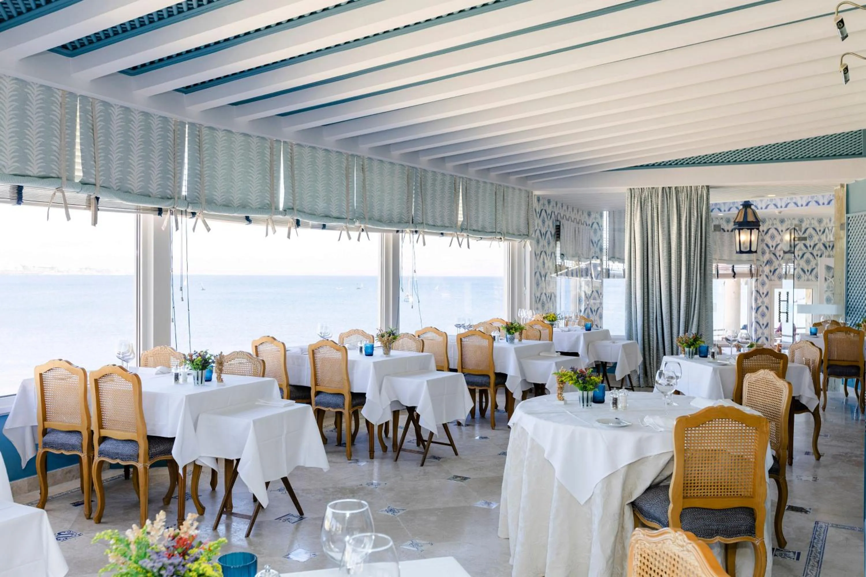 Restaurant/places to eat in The Albatroz Hotel