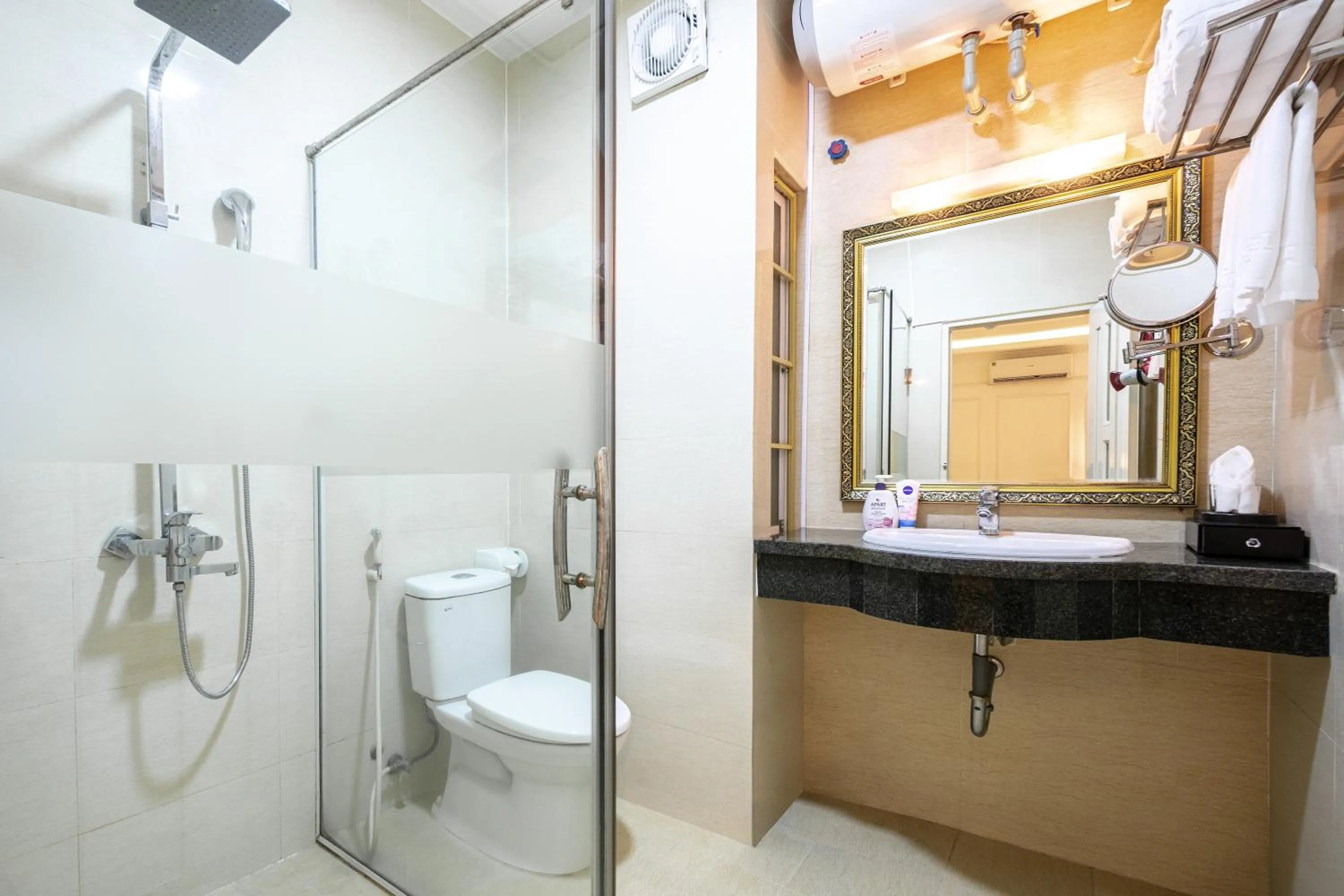 Toilet in A25 Hotel - Dịch Vọng Hậu