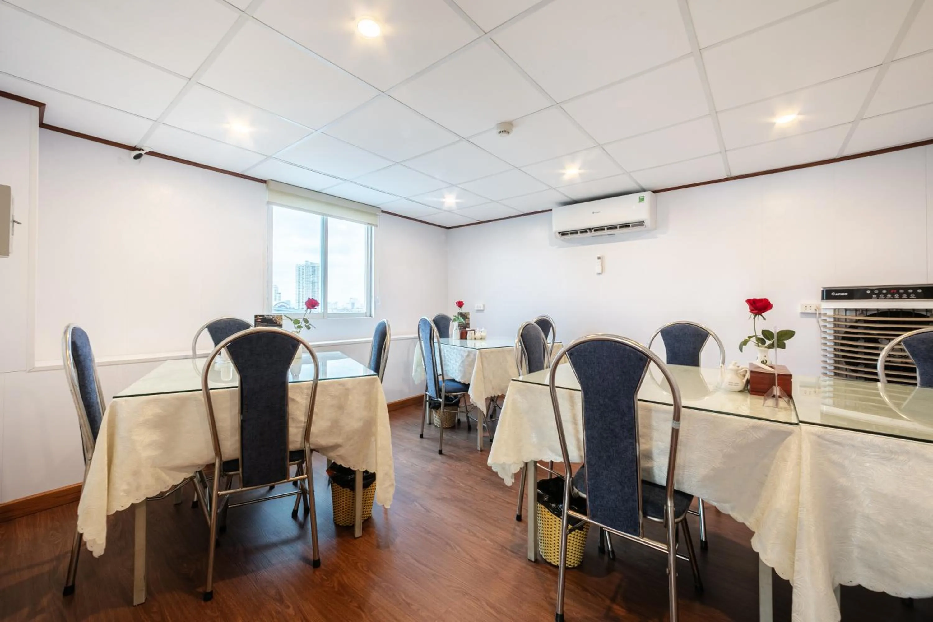 Restaurant/places to eat in A25 Hotel - Dịch Vọng Hậu