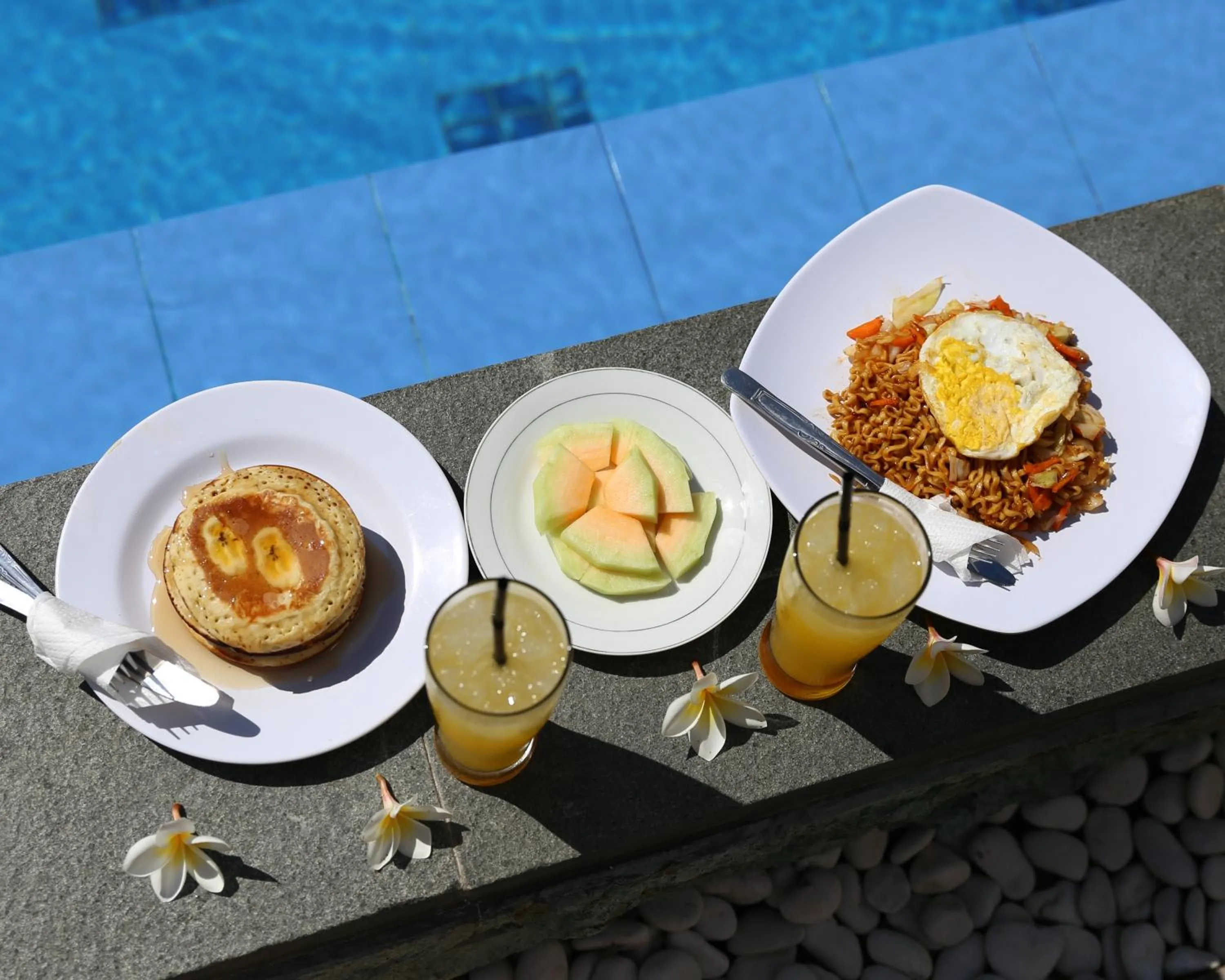 Food and drinks in Kuri Garden Cottage