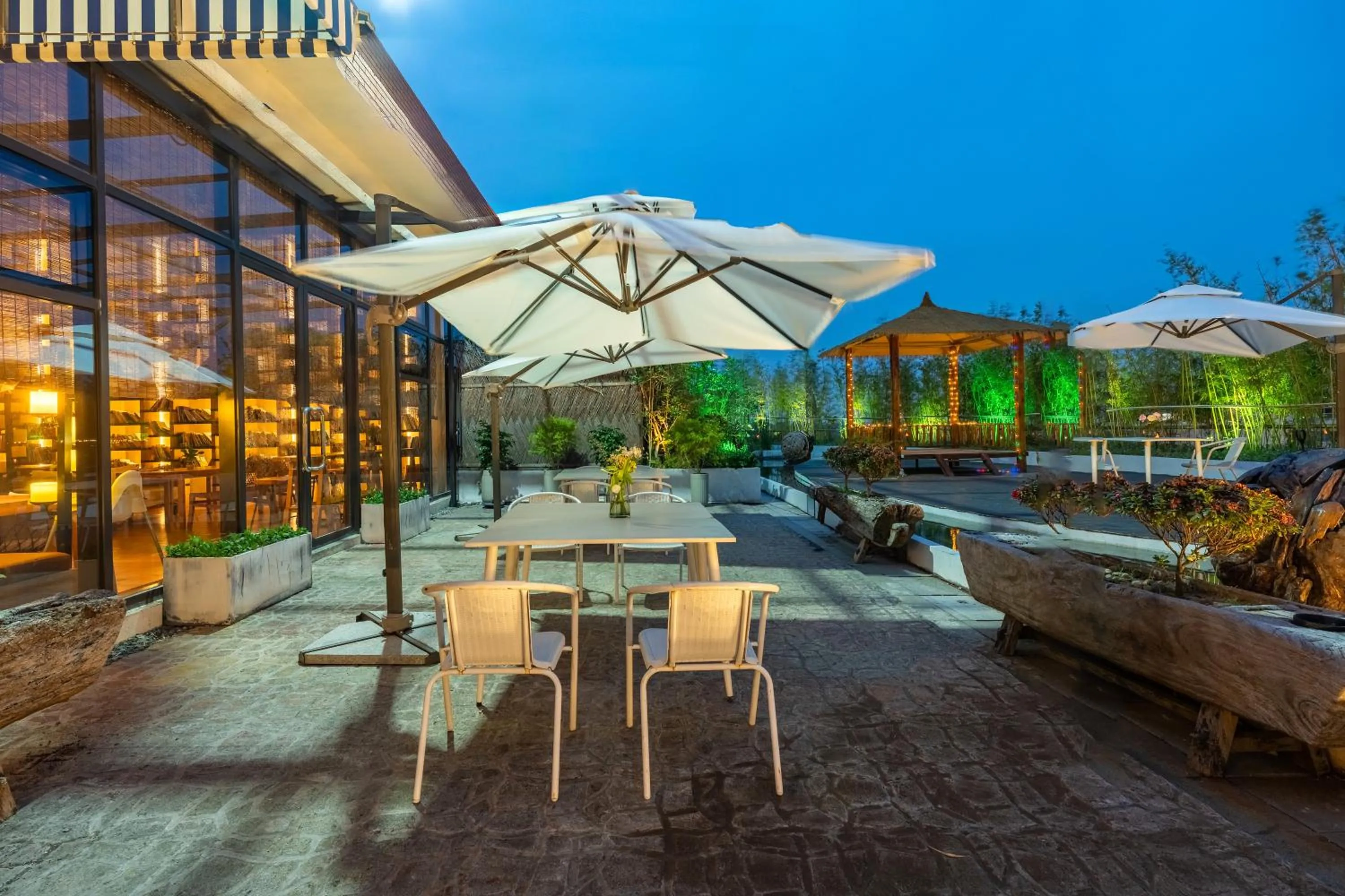 Night in Manli Hotel Shanghai Pudong Airport Branch -Provide free shuttle buses to Pudong Airport and Disneyland