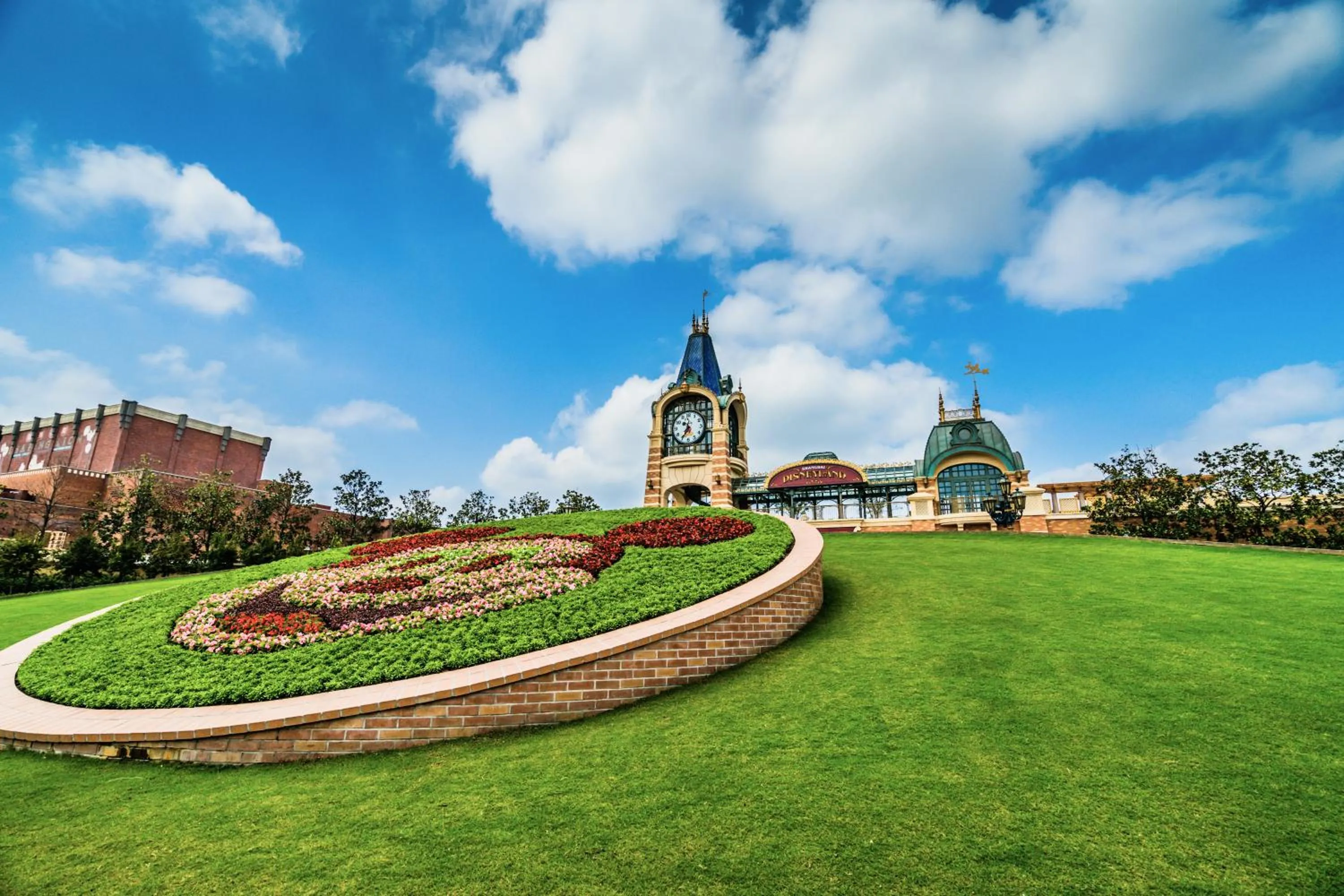 Nearby landmark in Manli Hotel Shanghai Pudong Airport Branch -Provide free shuttle buses to Pudong Airport and Disneyland