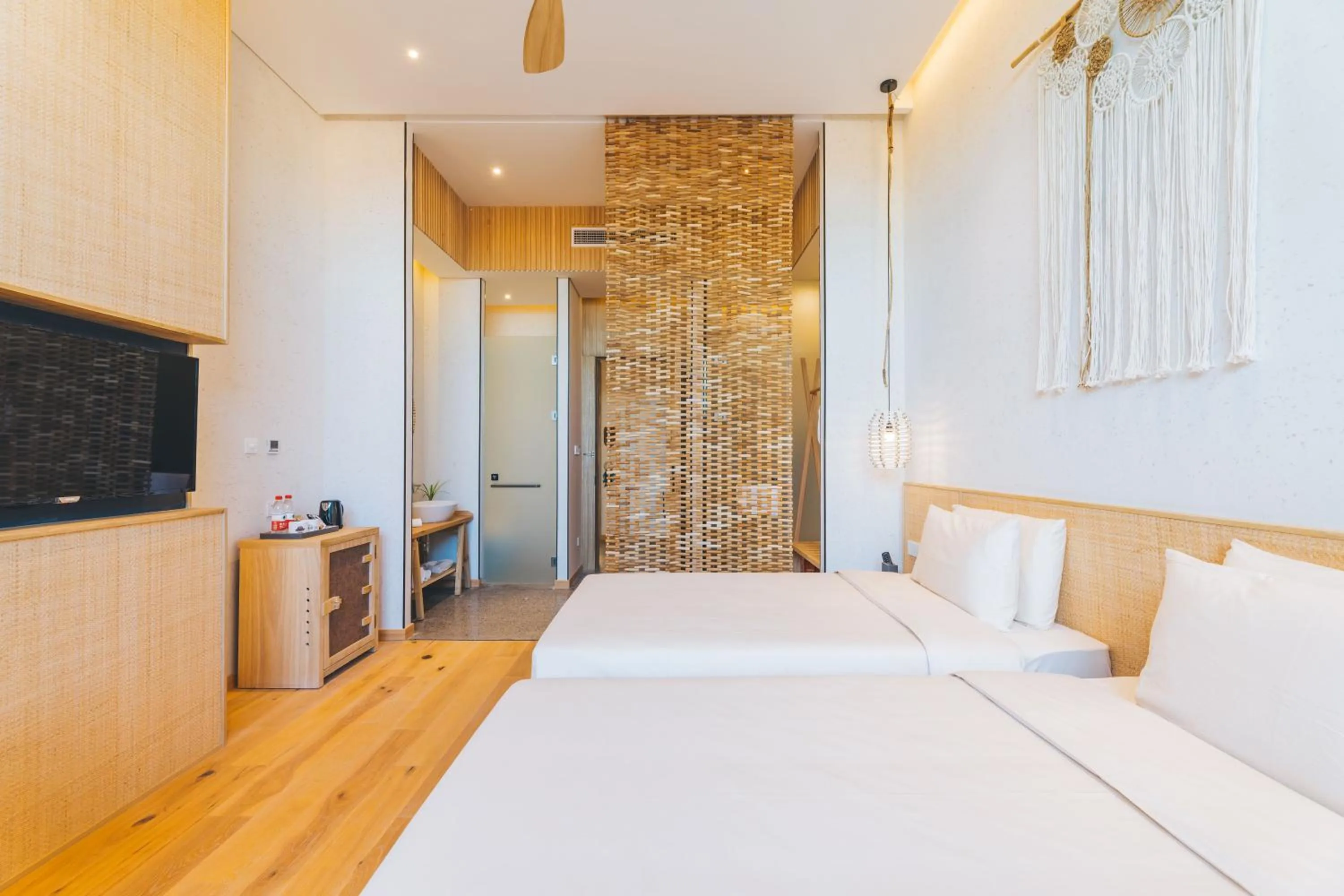 Photo of the whole room, Bed in Manli Hotel Shanghai Pudong Airport Branch -Provide free shuttle buses to Pudong Airport and Disneyland