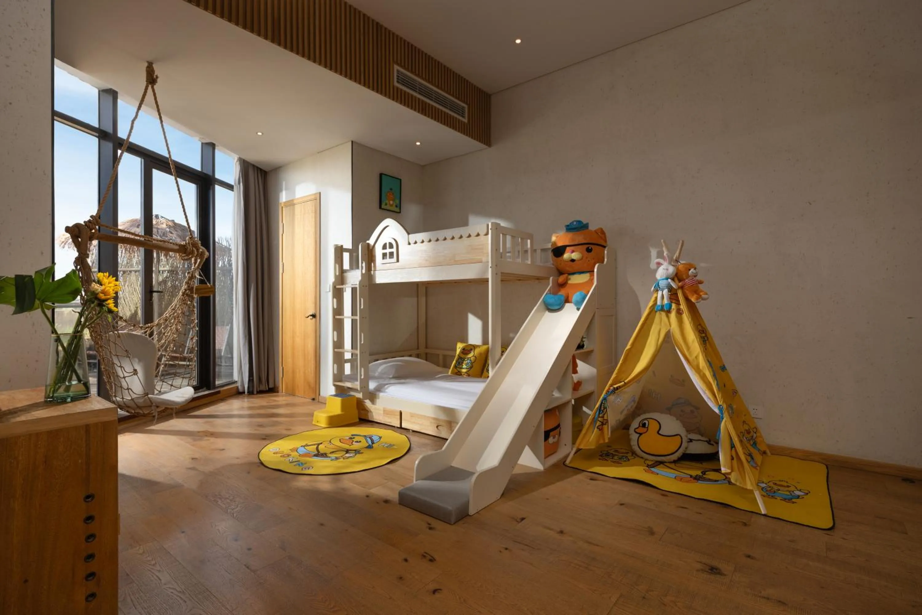 Property building in Manli Hotel Shanghai Pudong Airport Branch -Provide free shuttle buses to Pudong Airport and Disneyland