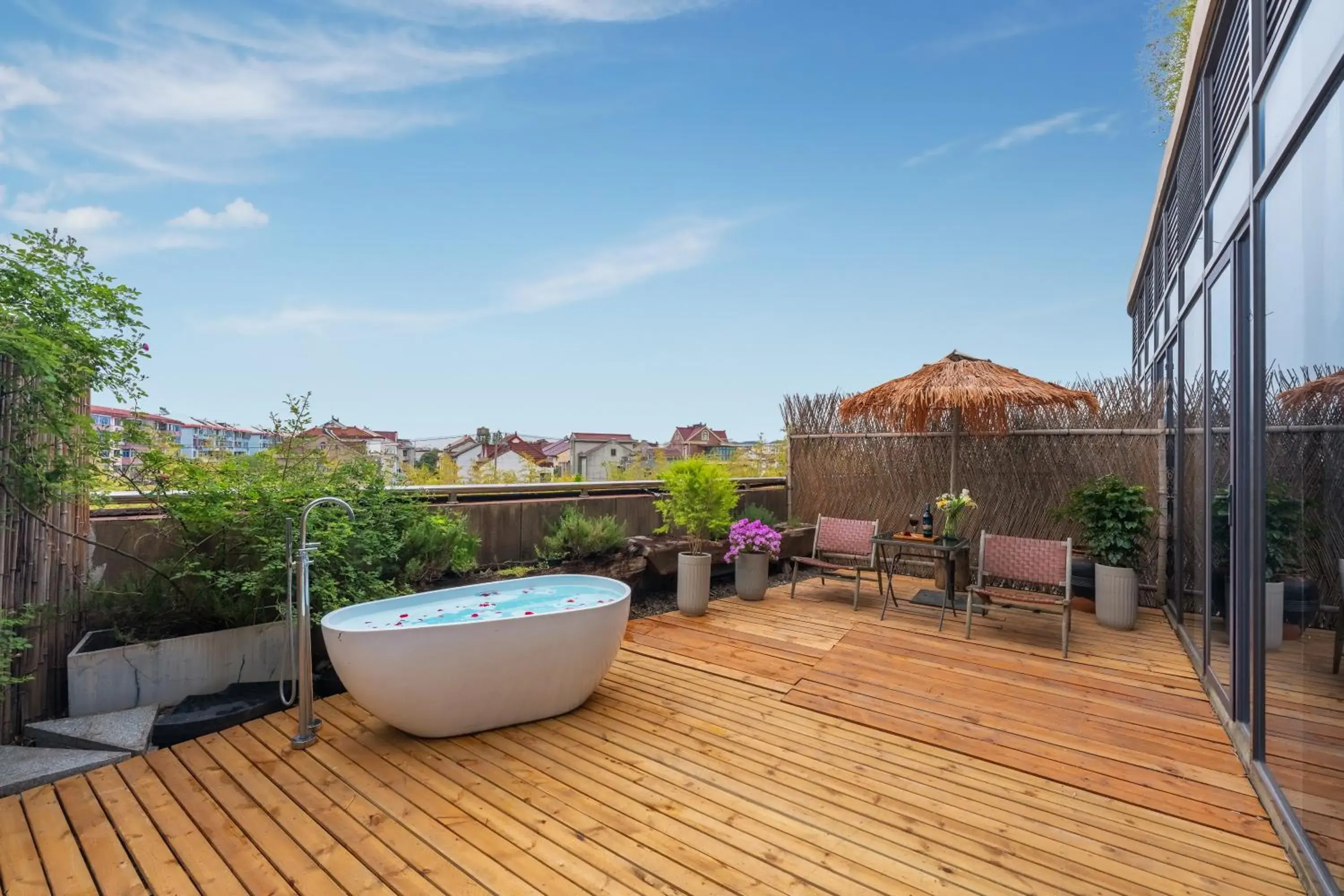 Deluxe Suite with Spa Bath in Manli Hotel Shanghai Pudong Airport Branch-Free shuttle buses to Pudong Airport and Disneyland Deluxe Suite with Spa Bath in Manli Hotel Shanghai Pudong Airport Branch-Free shuttle buses to Pudong Airport and Disneyland