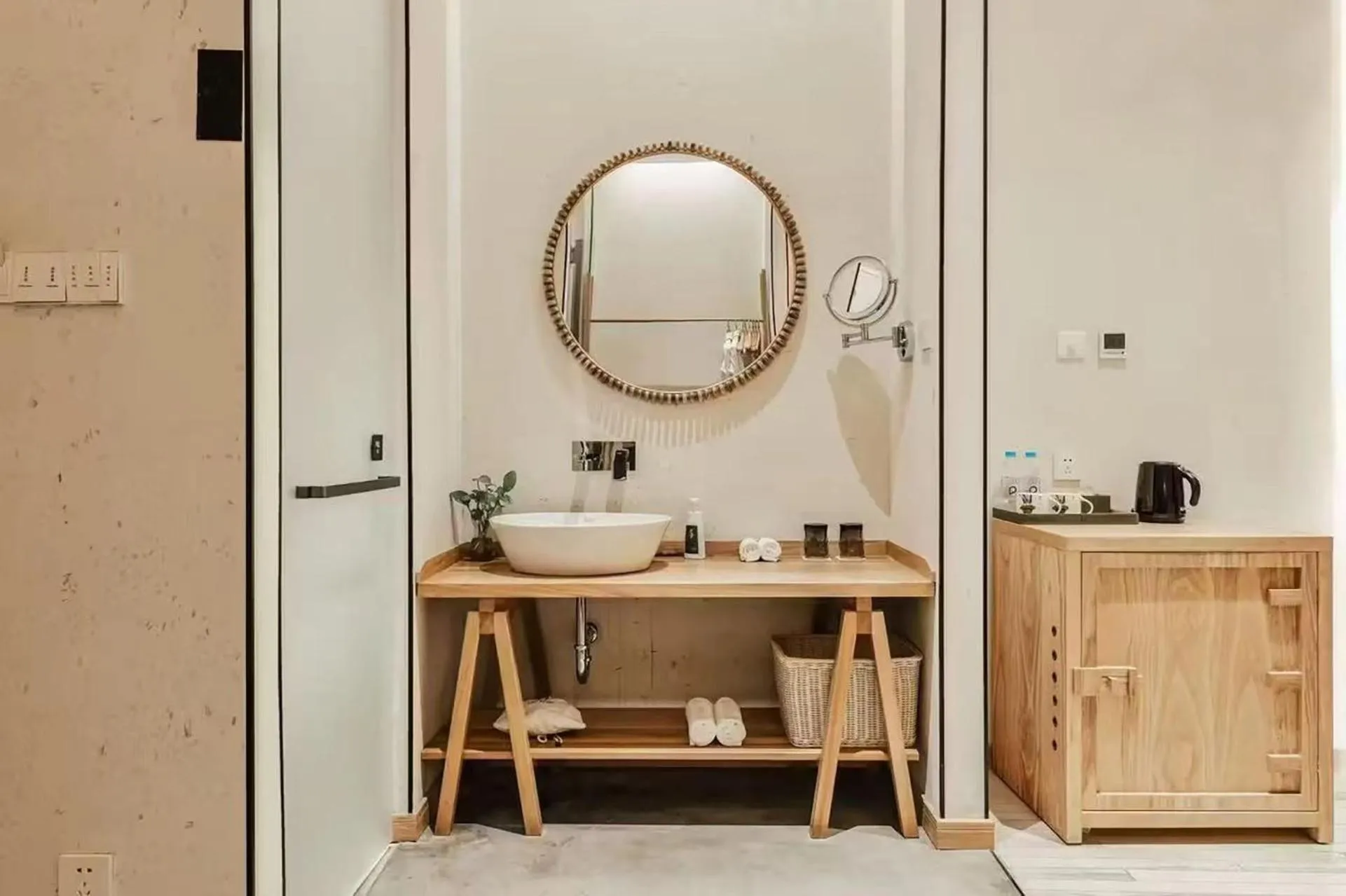 Bathroom in Manli Hotel Shanghai Pudong Airport Branch -Provide free shuttle buses to Pudong Airport and Disneyland