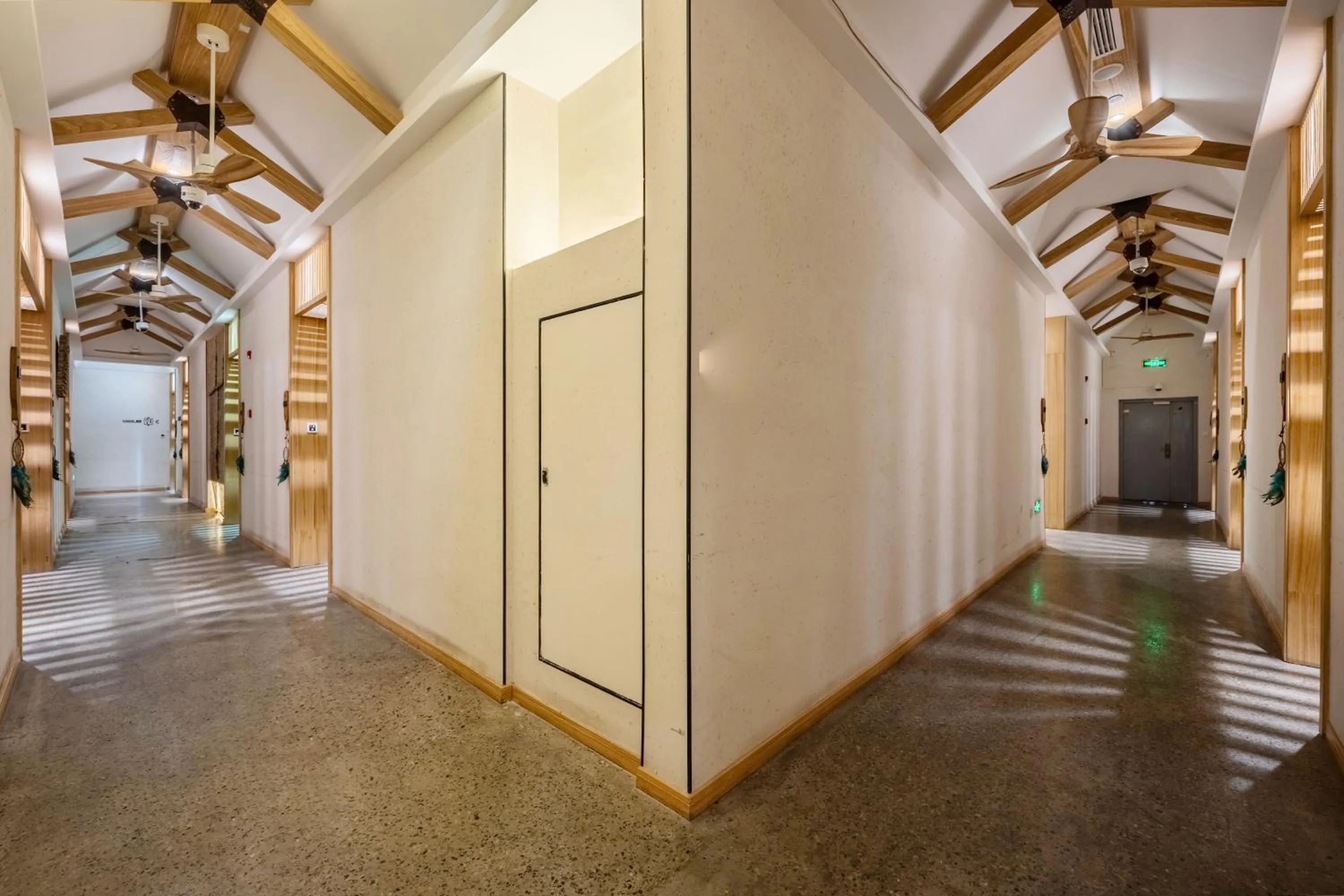 Property building in Manli Hotel Shanghai Pudong Airport Branch -Provide free shuttle buses to Pudong Airport and Disneyland