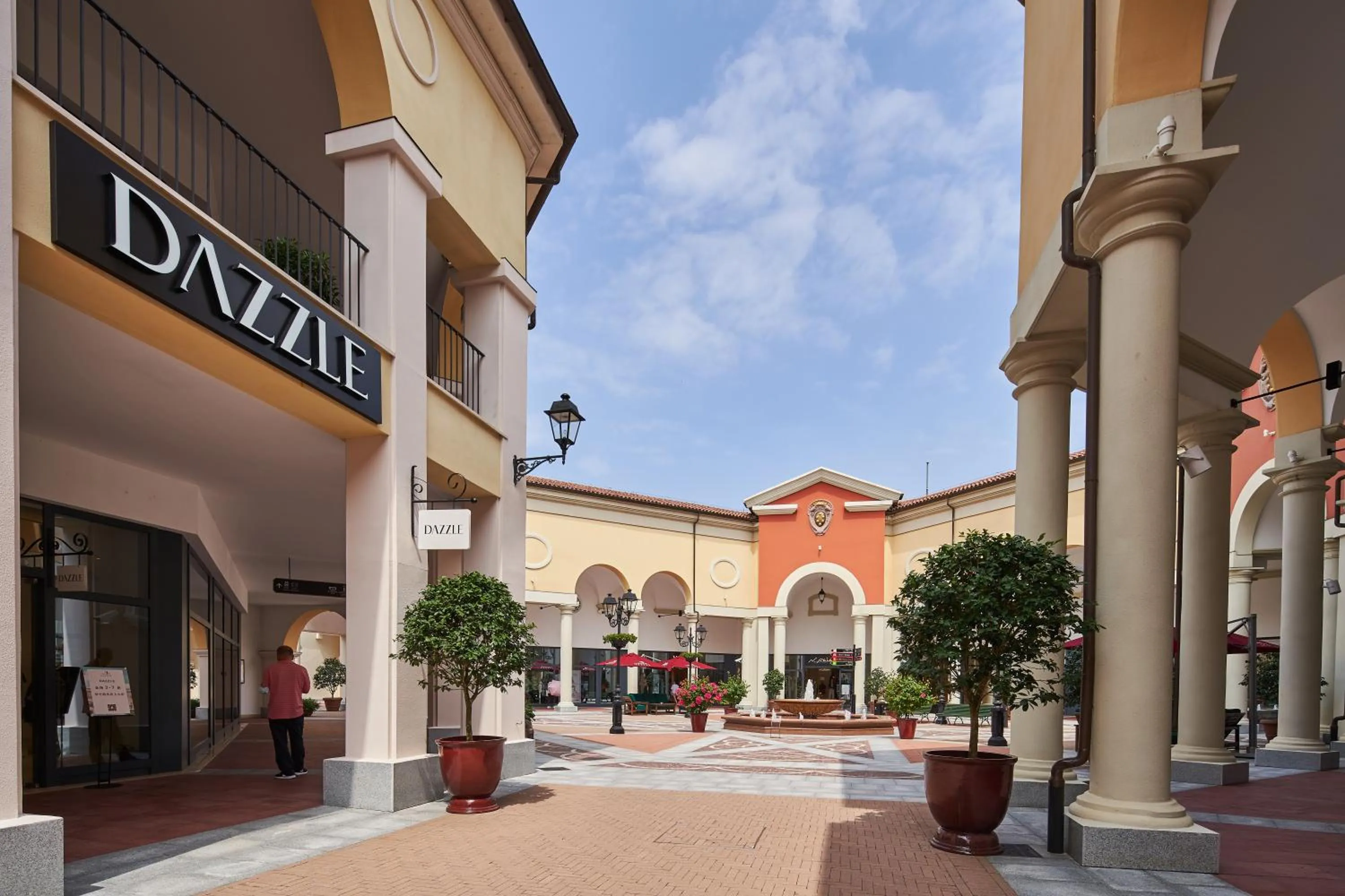 Nearby landmark in Manli Hotel Shanghai Pudong Airport Branch -Provide free shuttle buses to Pudong Airport and Disneyland