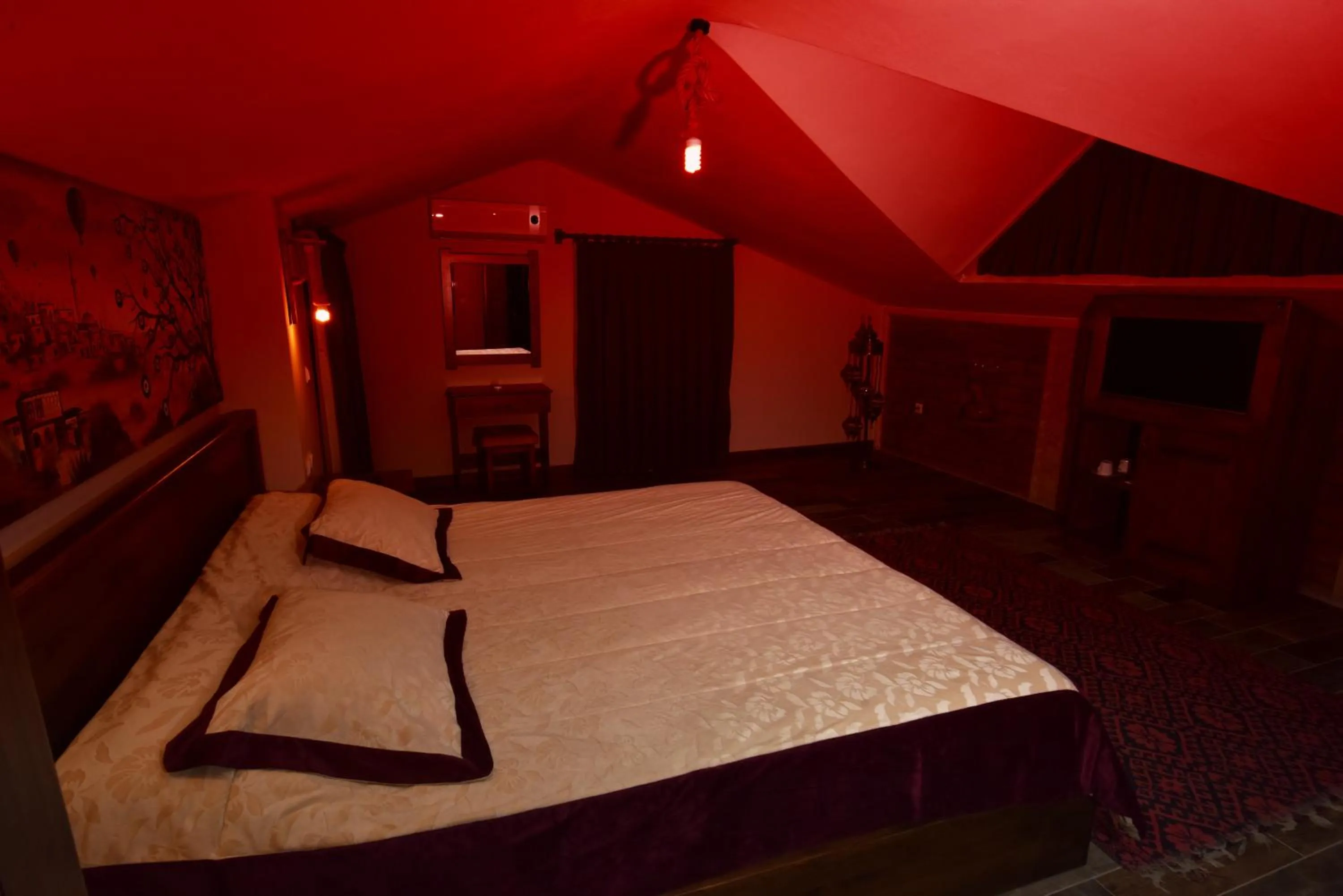 Bed in EL NAZAR STONE SUİTE