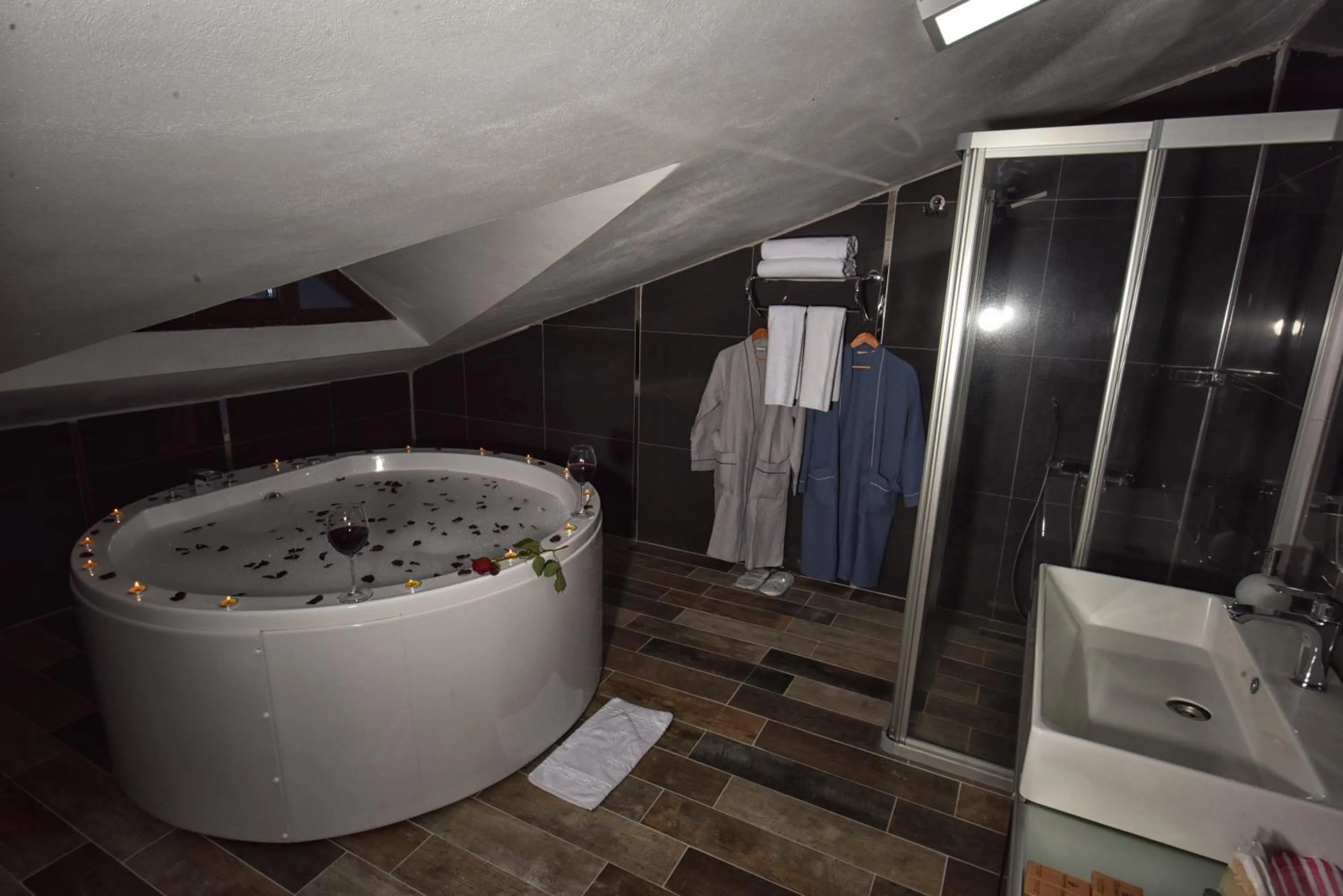 Hot Tub in EL NAZAR STONE SUİTE