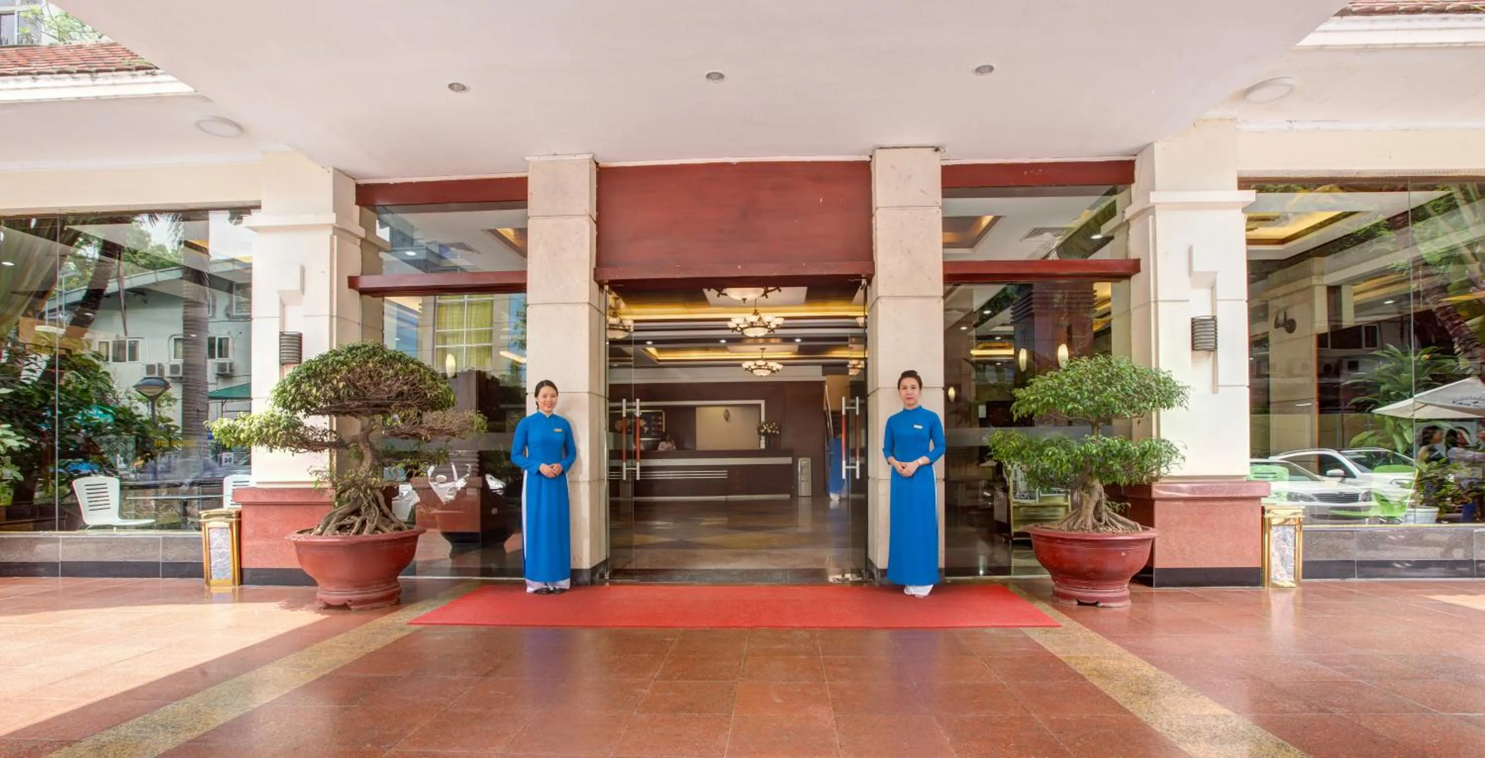 Facade/entrance in TQT 2 Hotel