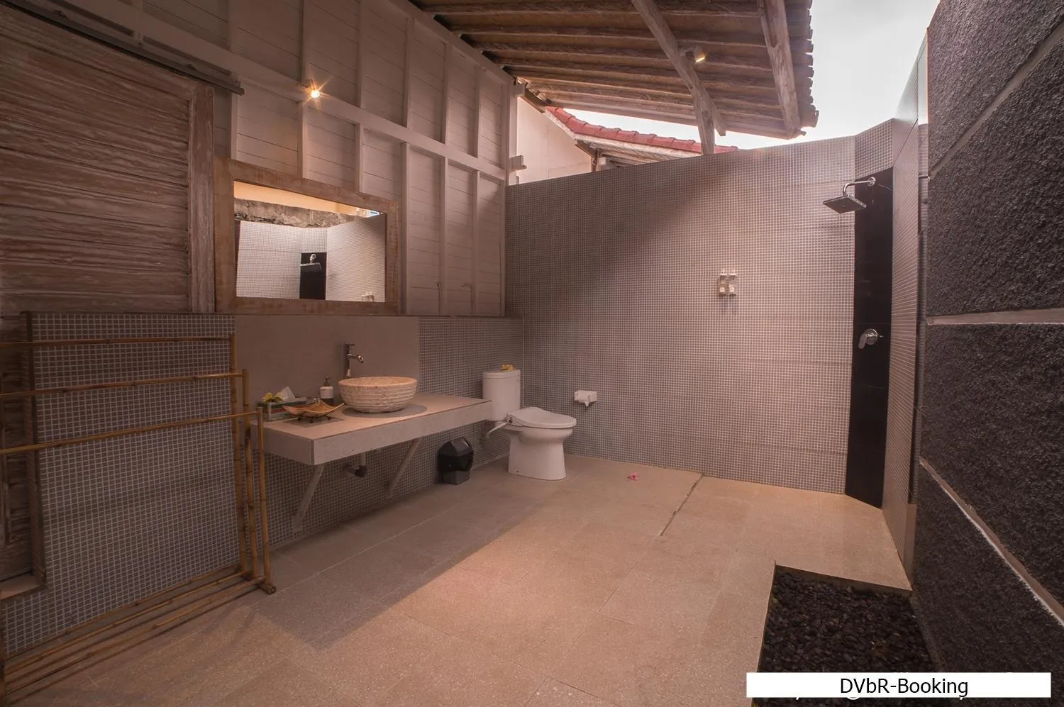 Shower in Dayung Villas By Reccoma