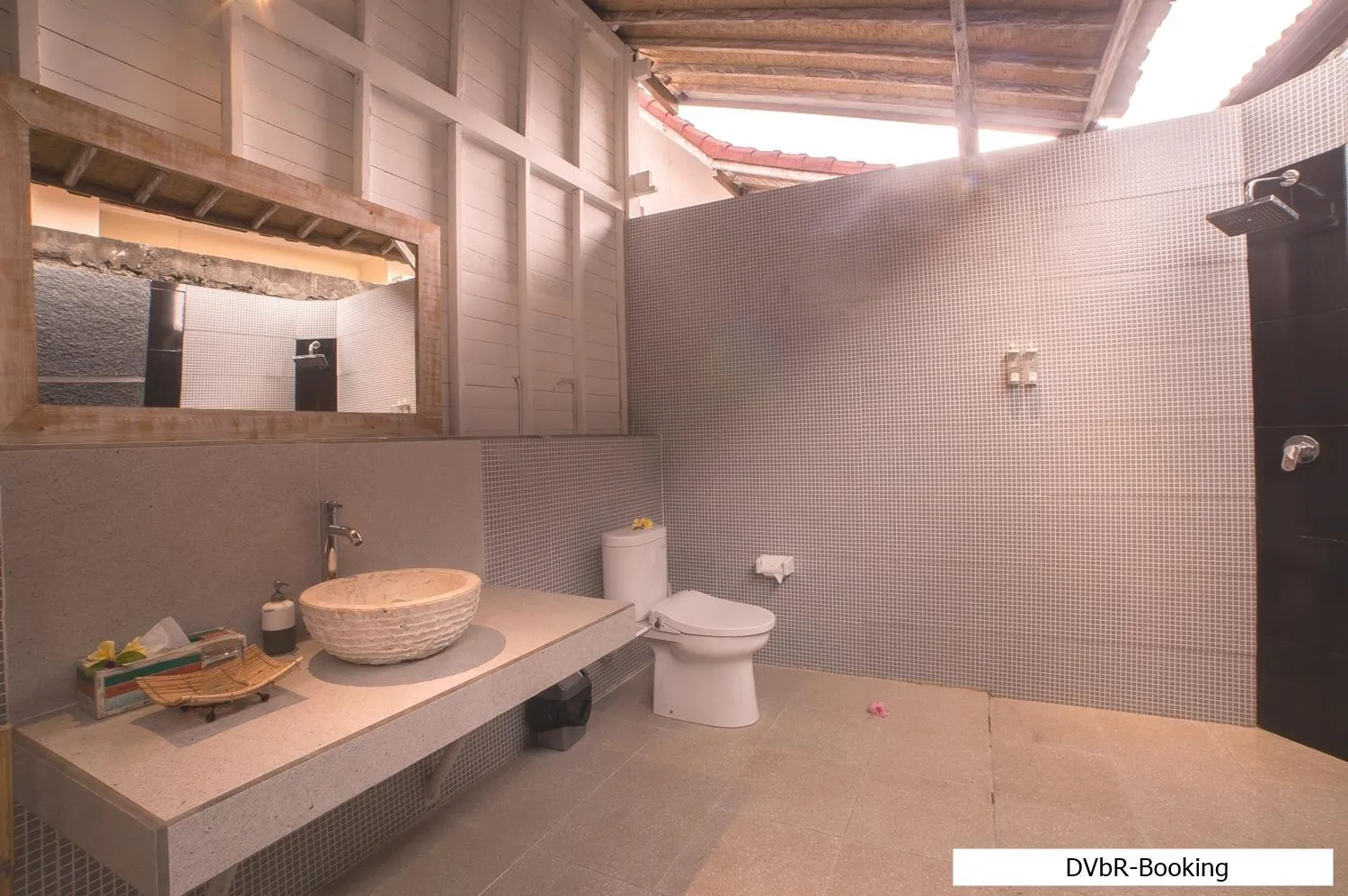 Shower in Dayung Villas By Reccoma