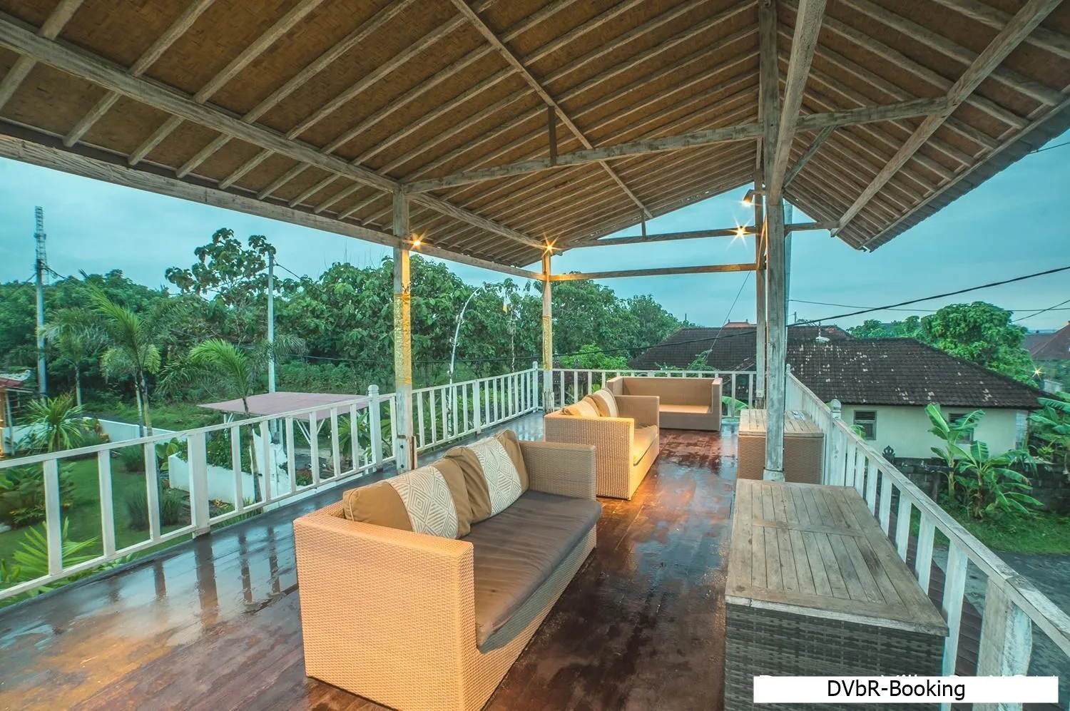 Seating area in Dayung Villas By Reccoma