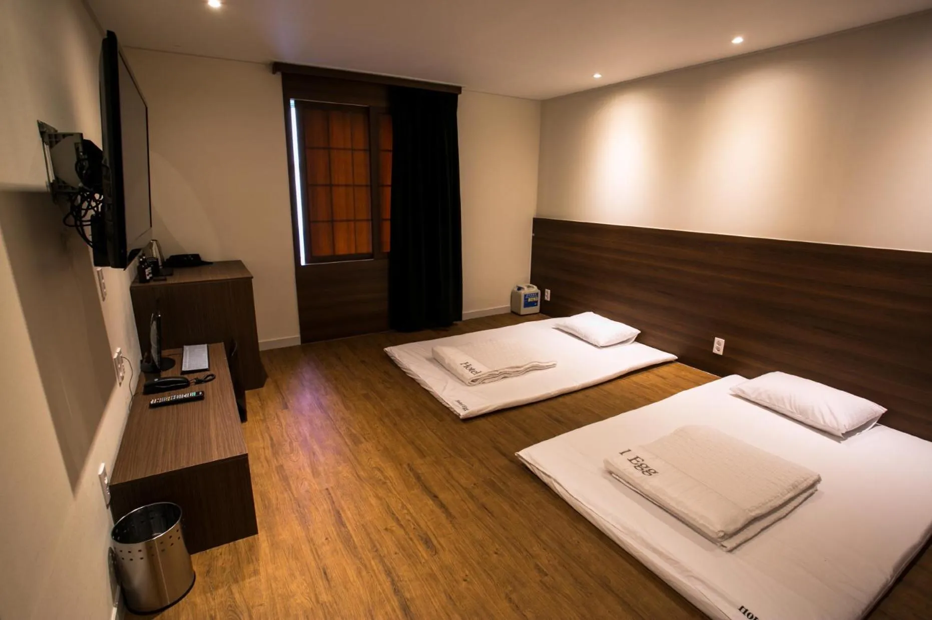 Photo of the whole room, Bed in Hotel Egg