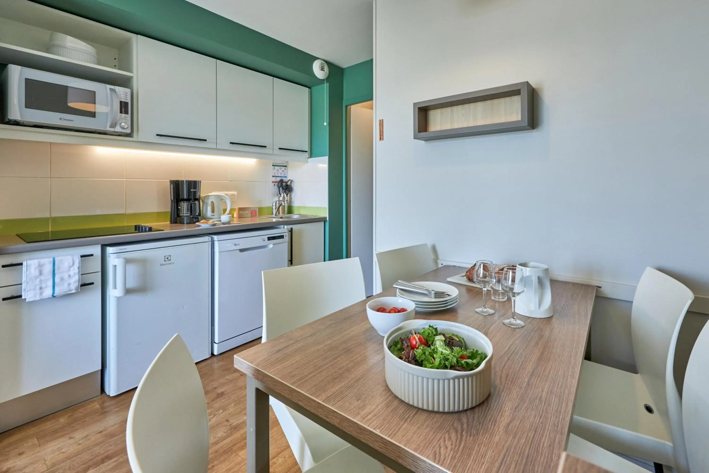 Kitchen or kitchenette in Pierre & Vacances Résidence Le Chant des Oiseaux