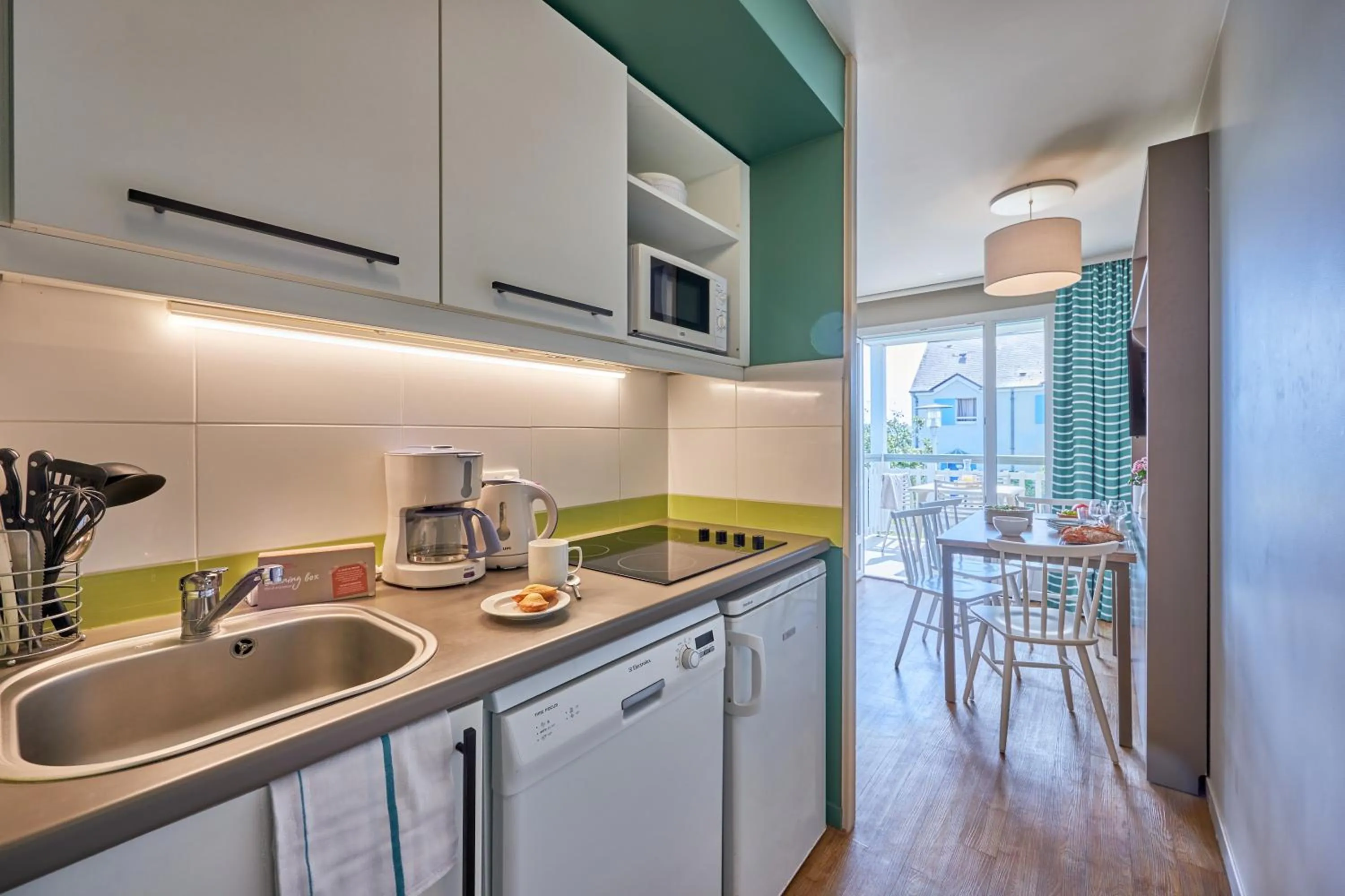 Kitchen or kitchenette in Pierre & Vacances Résidence Le Chant des Oiseaux