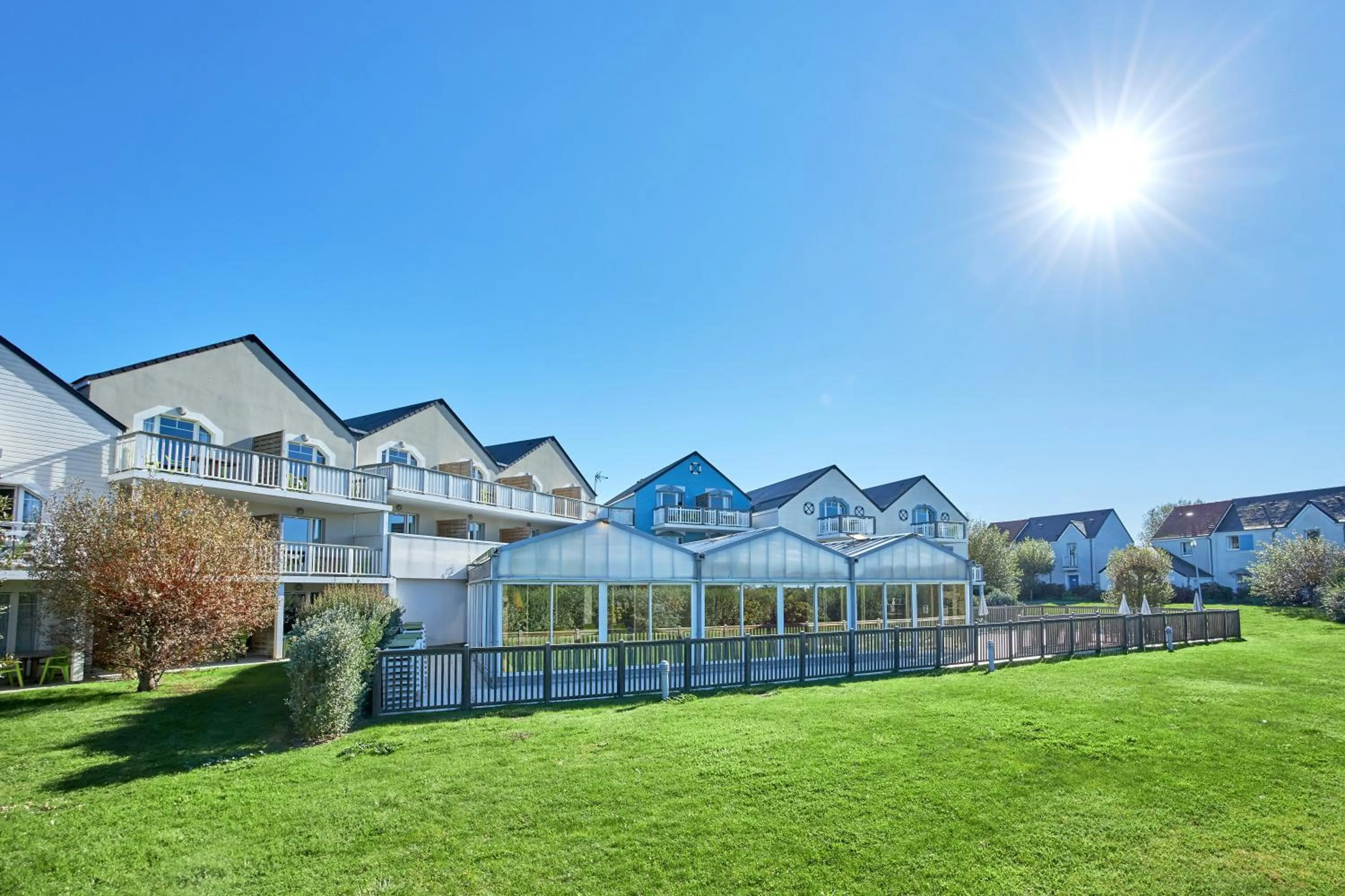 Property building in Pierre & Vacances Résidence Le Chant des Oiseaux