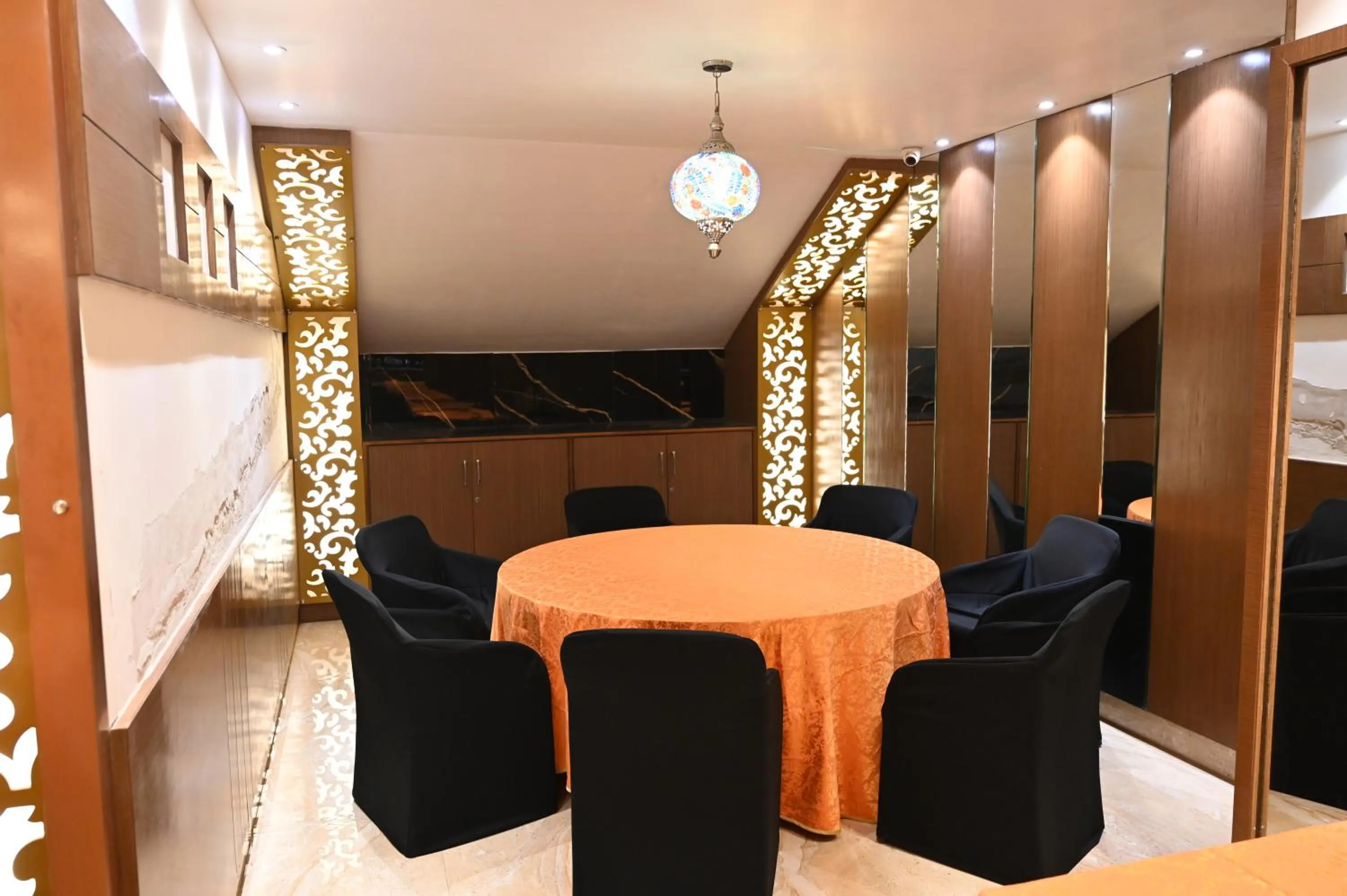 Property building in Hotel Lawrence