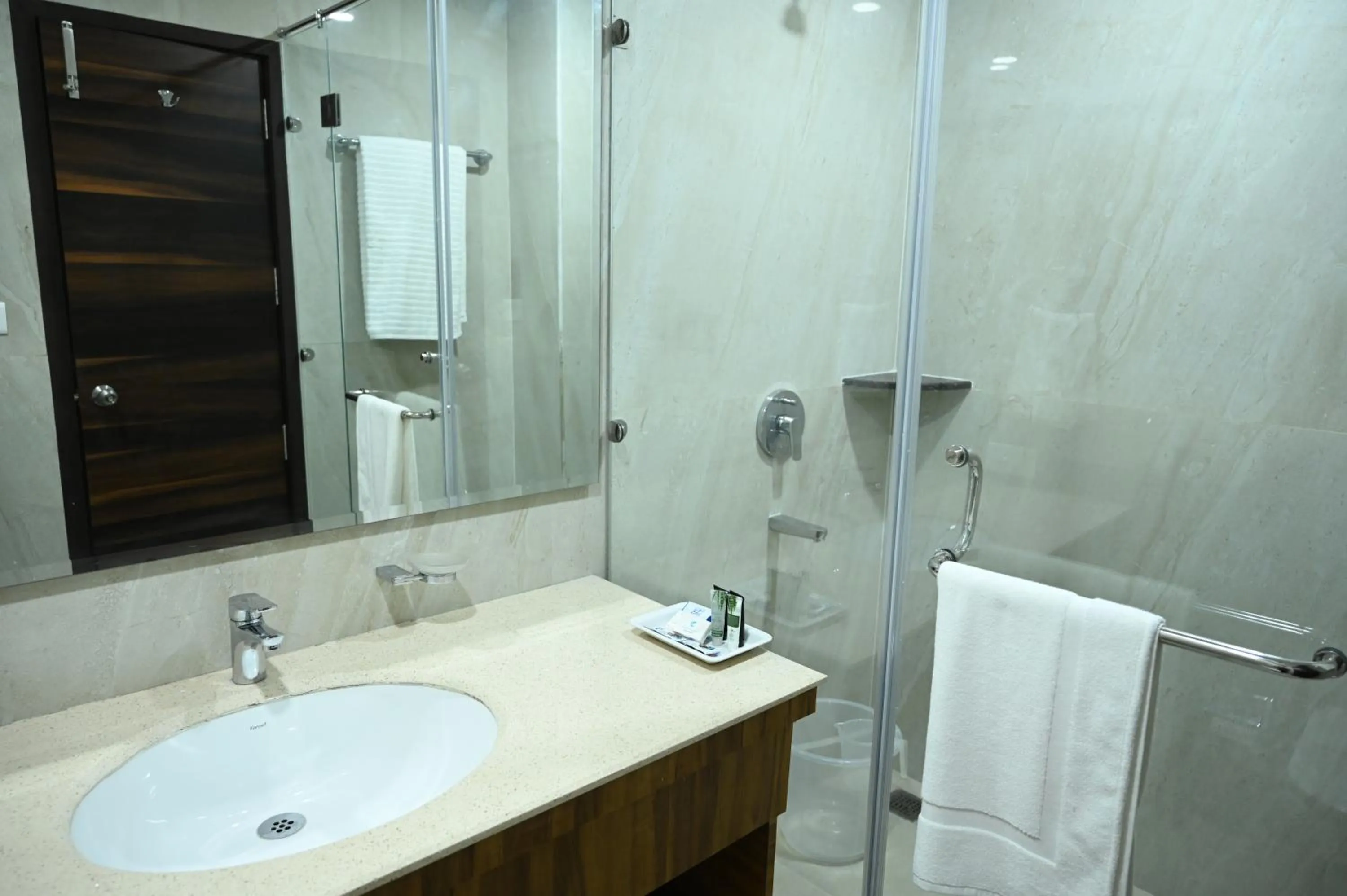 Shower in Hotel Lawrence