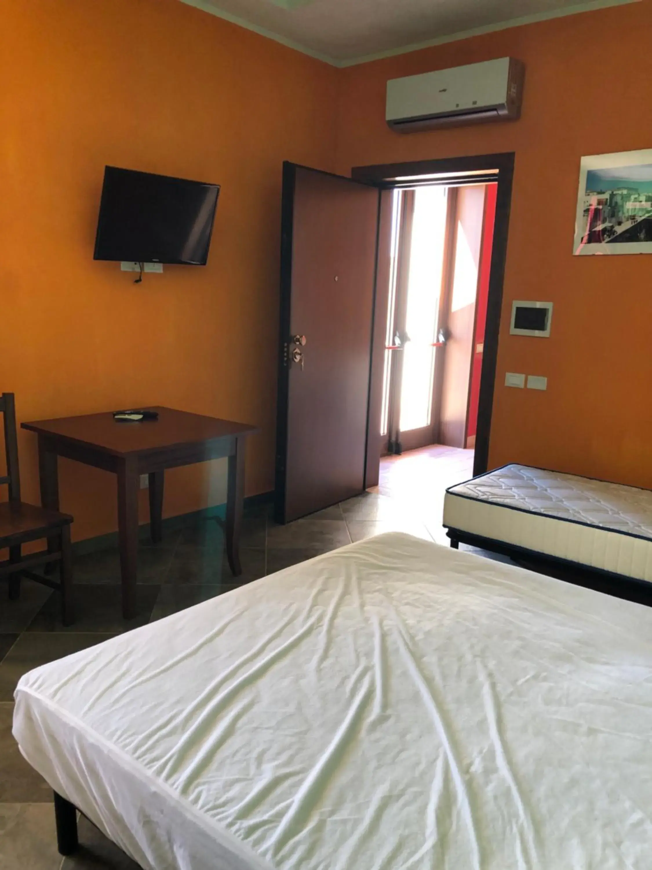 Double or Twin Room in Bed & Breakfast 101 Double or Twin Room in Bed & Breakfast 101