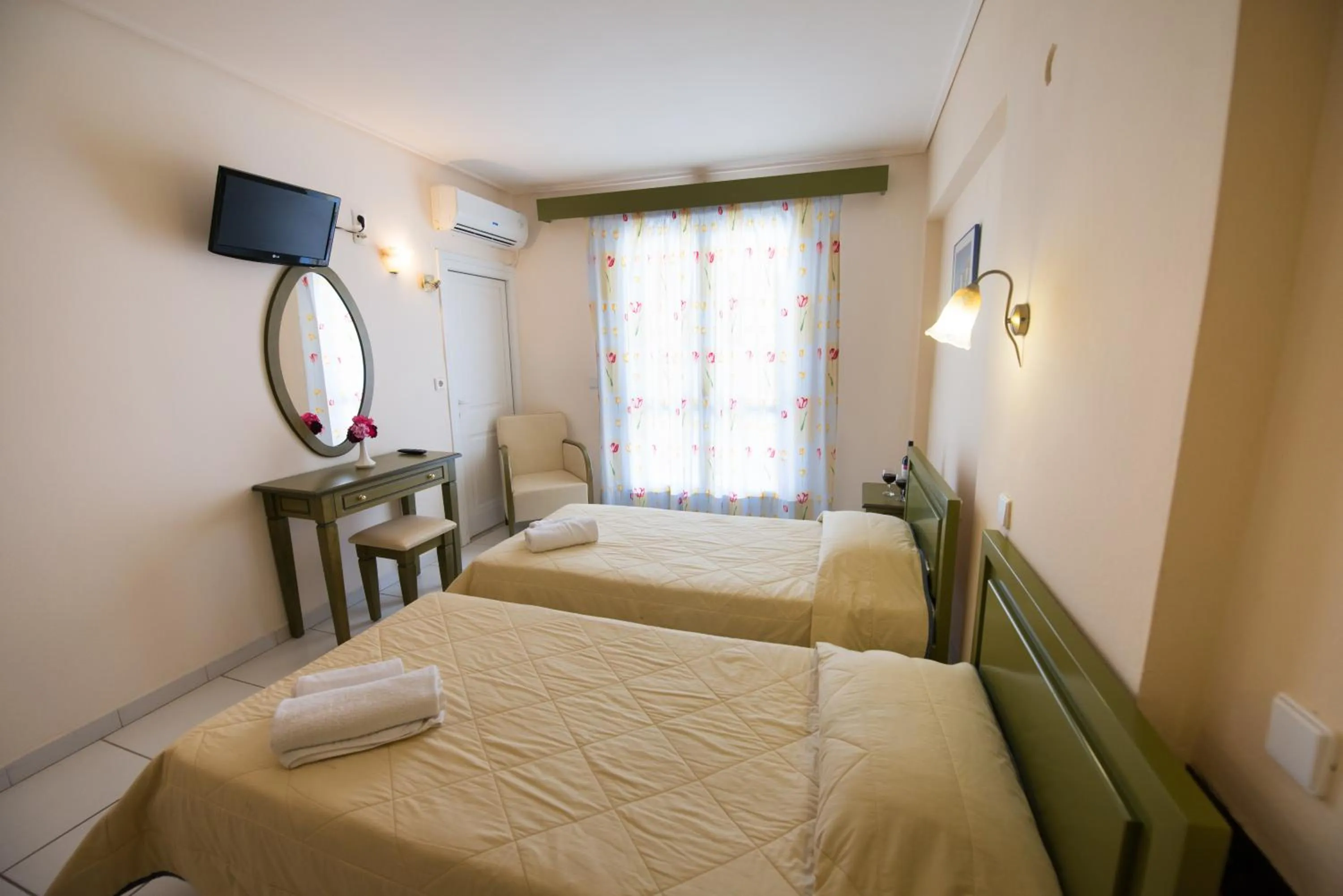 Bedroom, Bed in Hotel Niras