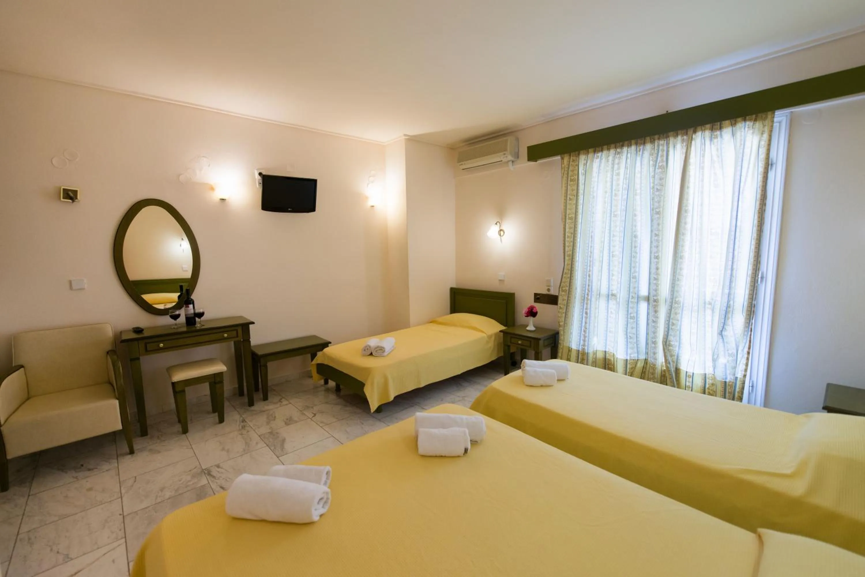 Photo of the whole room, Bed in Hotel Niras